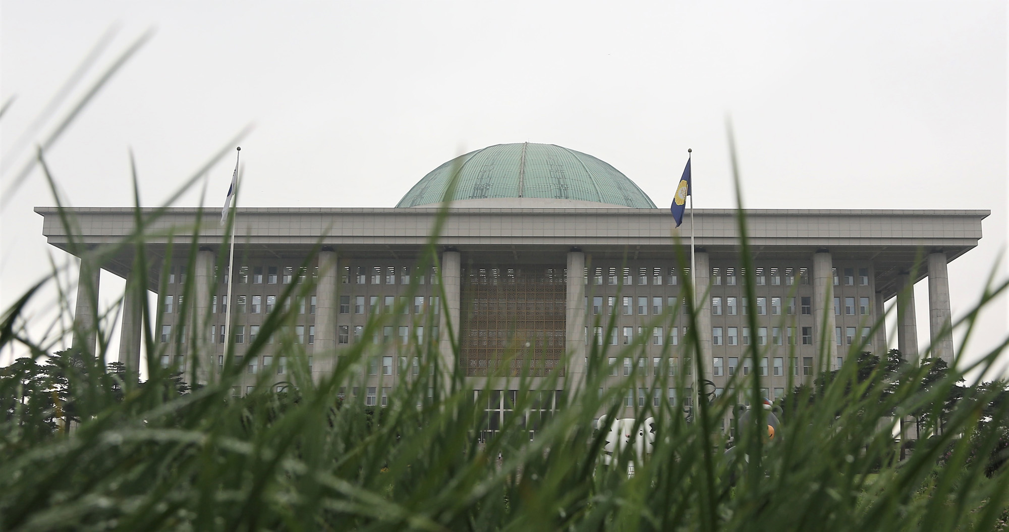 정치;국회;국회의사당;비내리는국회