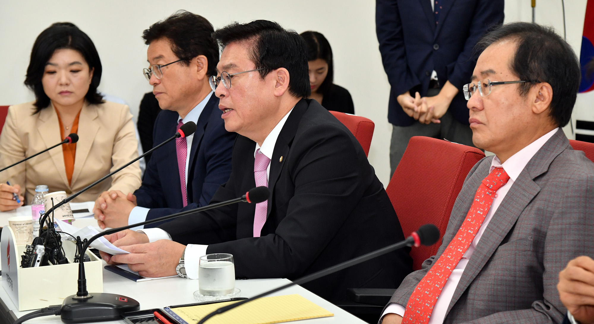 정치;자유한국당;홍준표;정우택;자유한국당연석회의