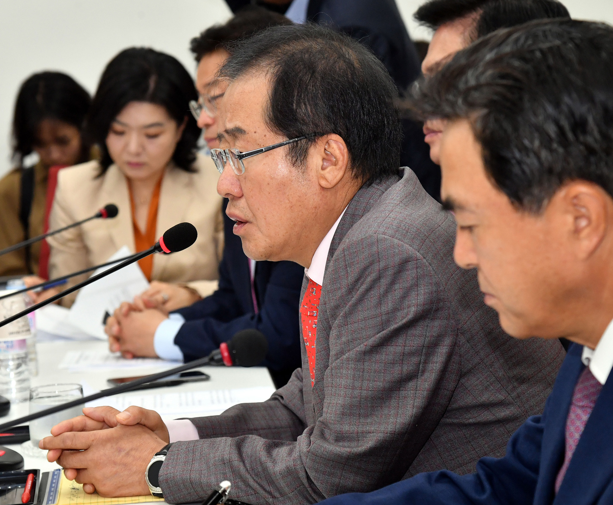 정치;자유한국당;홍준표;정우택;자유한국당연석회의