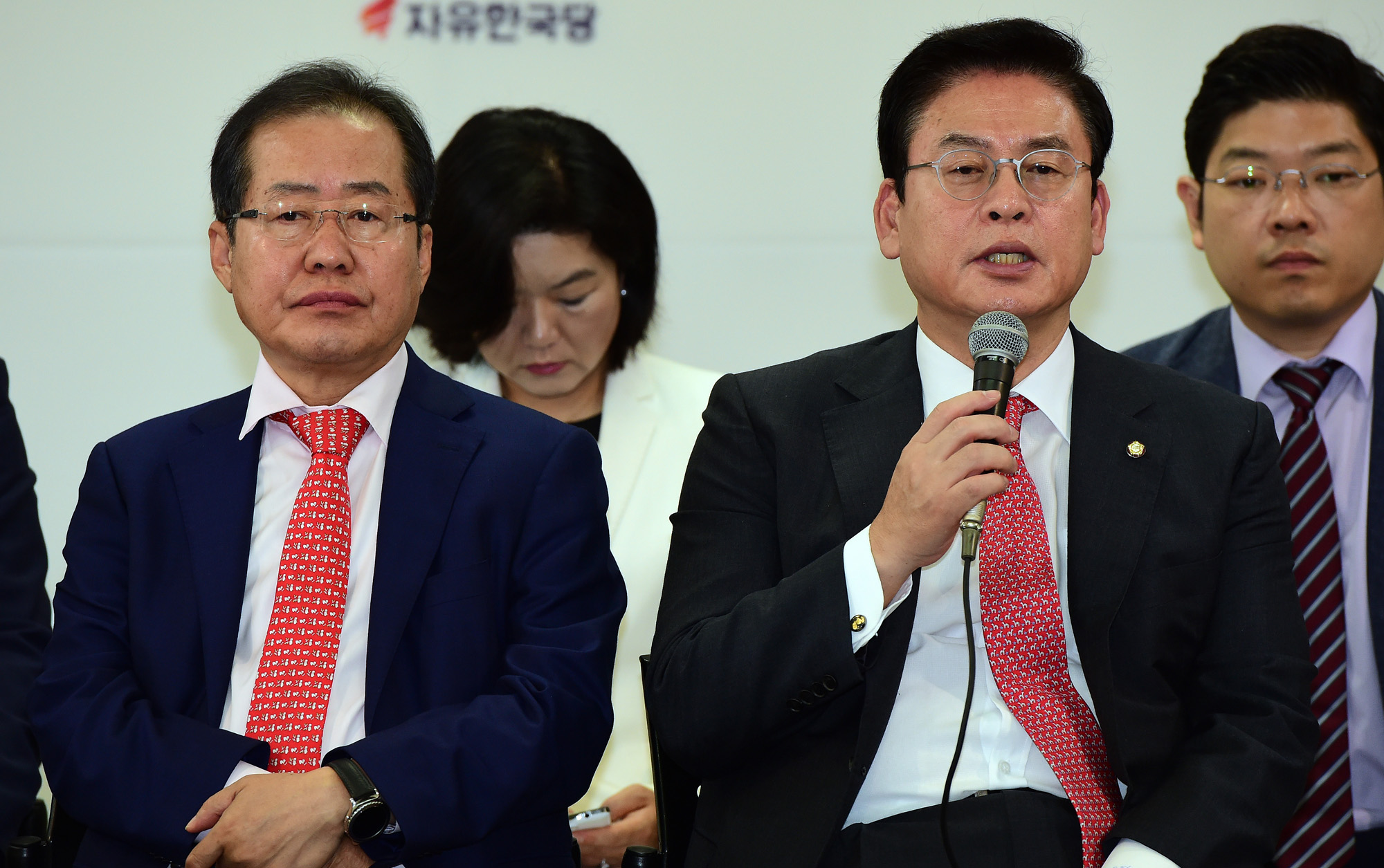 정치;정당;자유한국당;홍준표;정우택