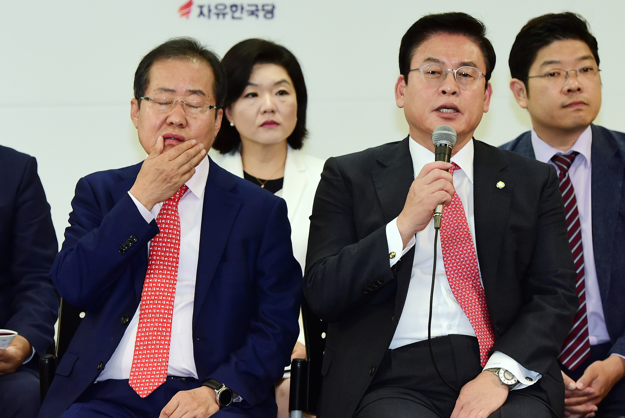 정치;정당;자유한국당;홍준표;정우택