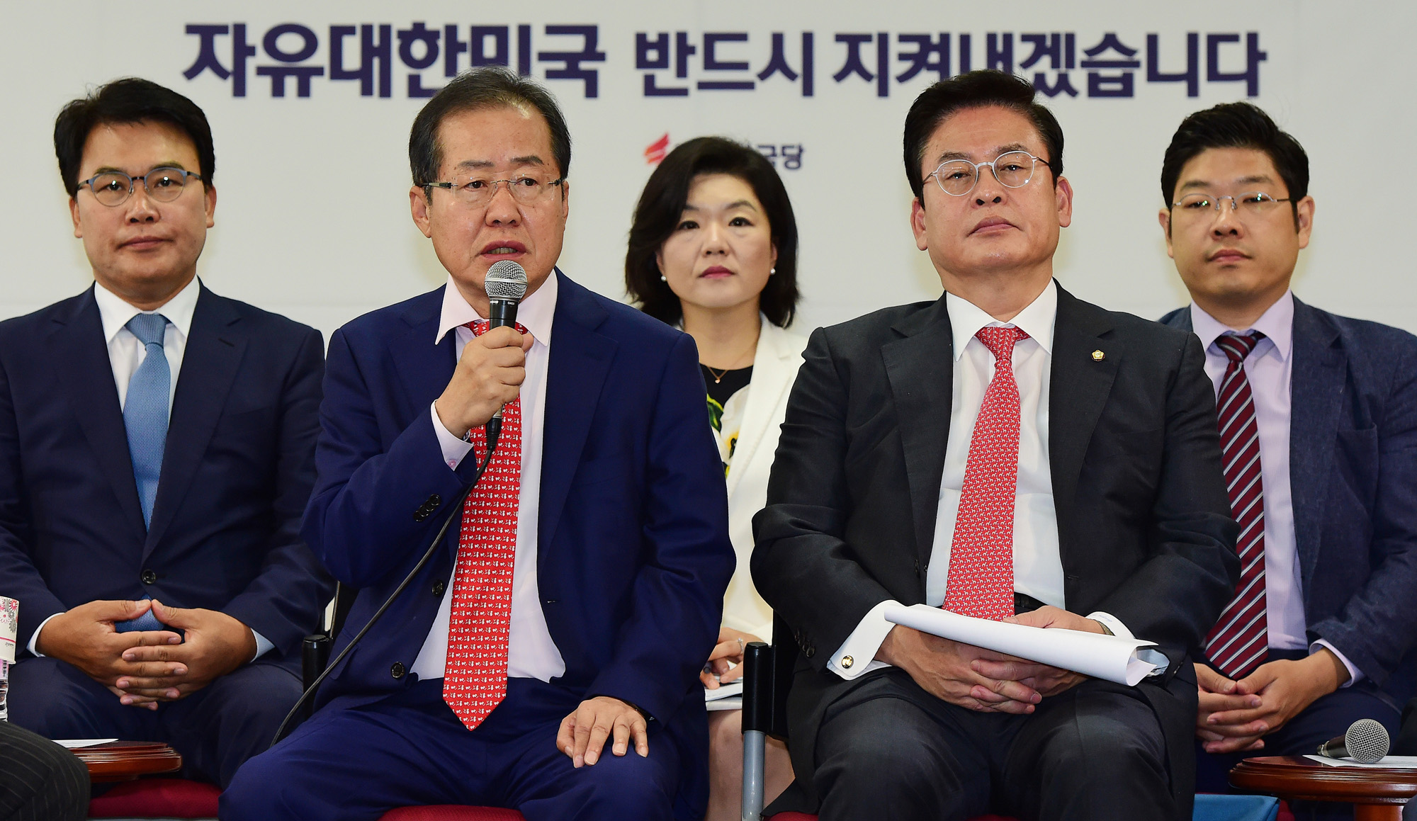 정치;정당;자유한국당;홍준표;정우택