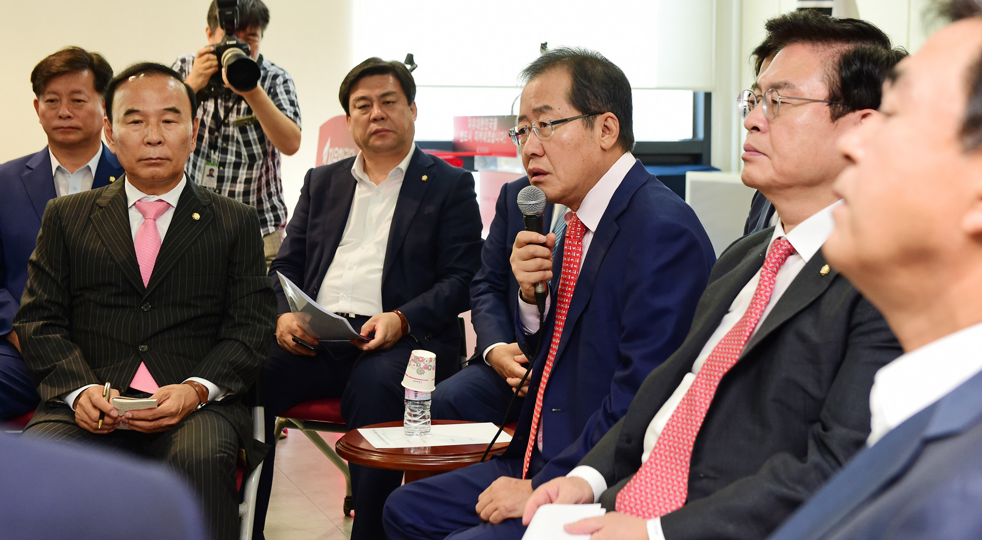 정치;정당;자유한국당;홍준표;정우택