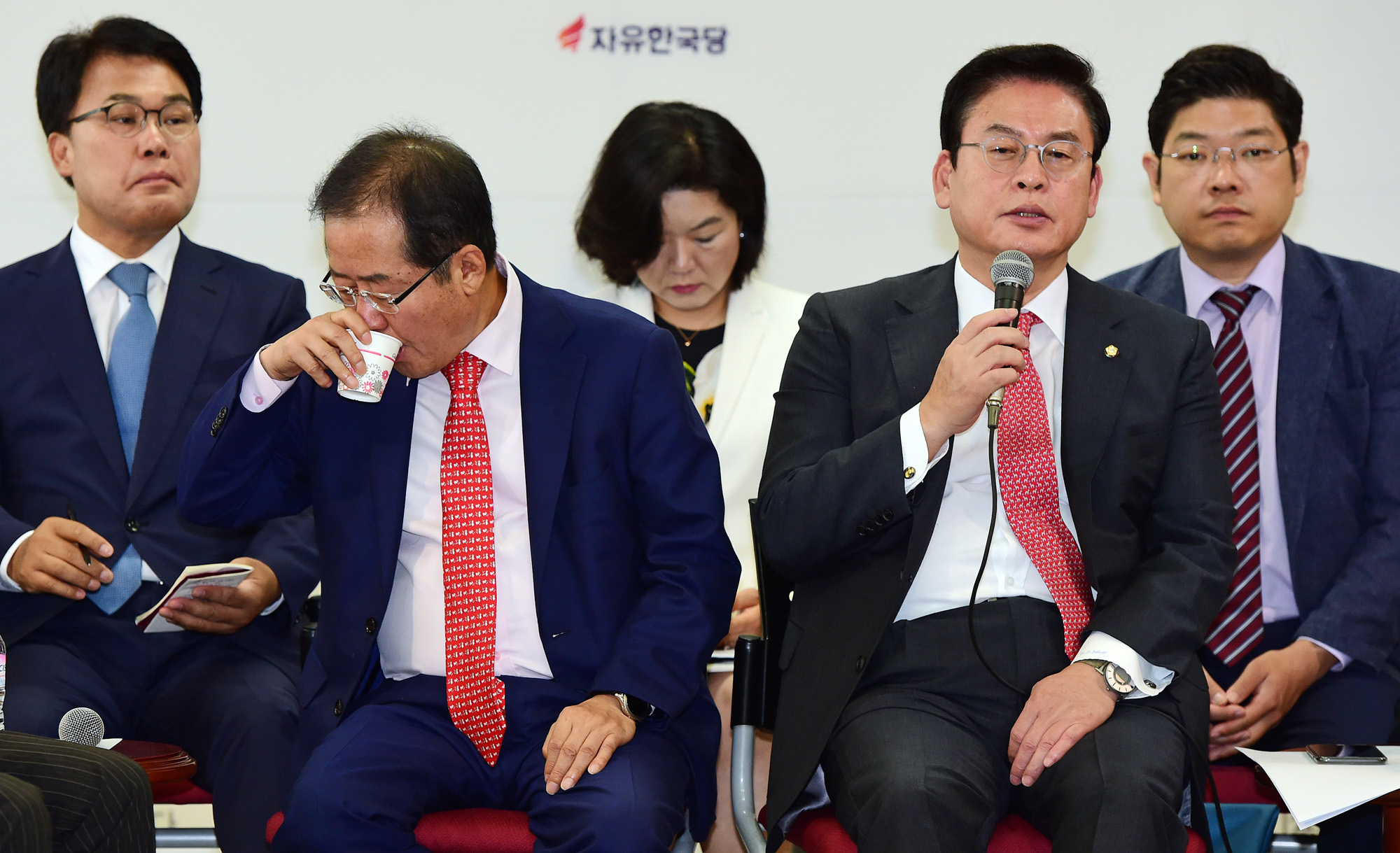 정치;정당;자유한국당;홍준표;정우택