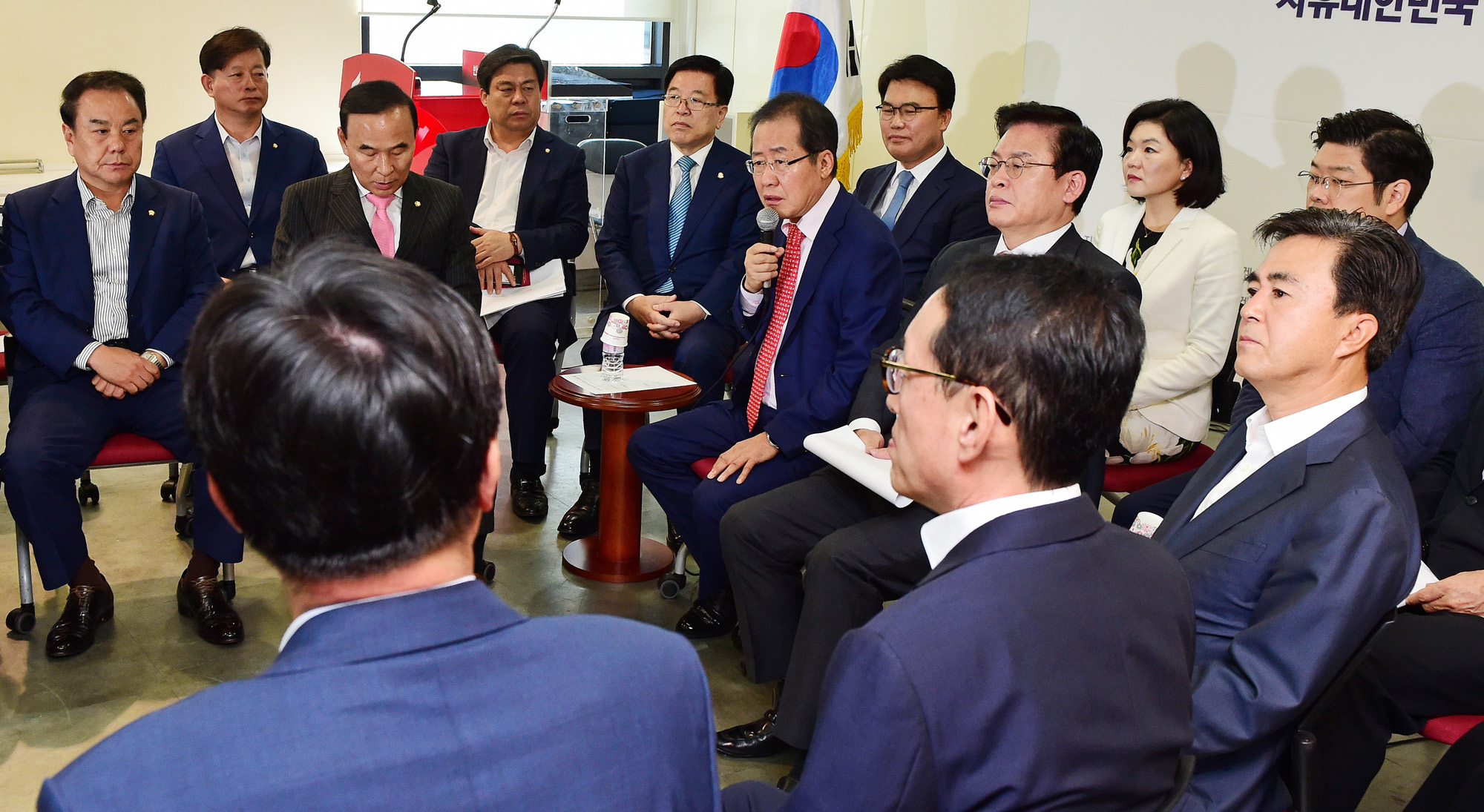 정치;정당;자유한국당;홍준표;정우택