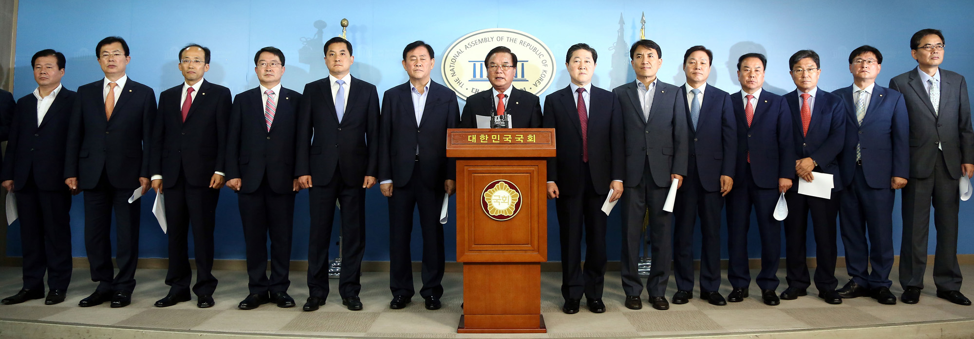 정치;국회;자유한국당;친박계의원;박근혜불구속수사;정갑윤;최경환