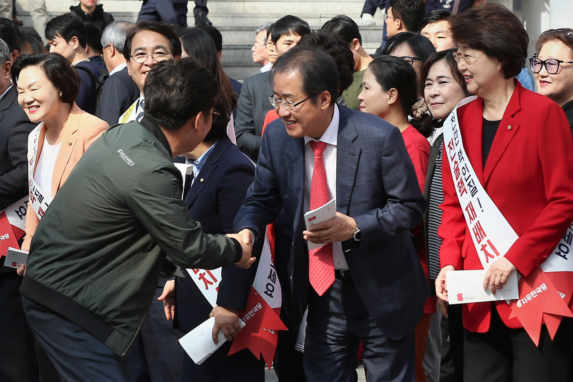 정치;자유한국당;홍준표;홍준표서울역;귀성인사