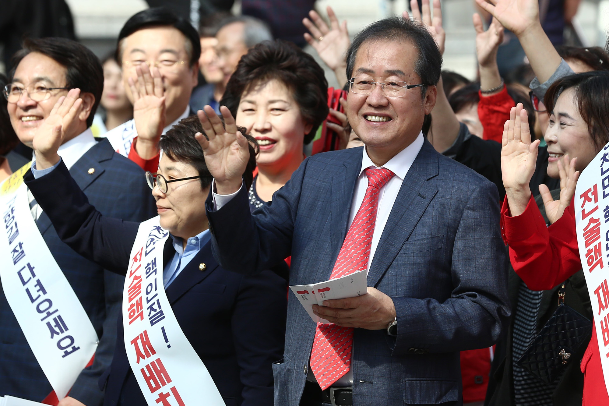 정치;자유한국당;홍준표;홍준표서울역;귀성인사