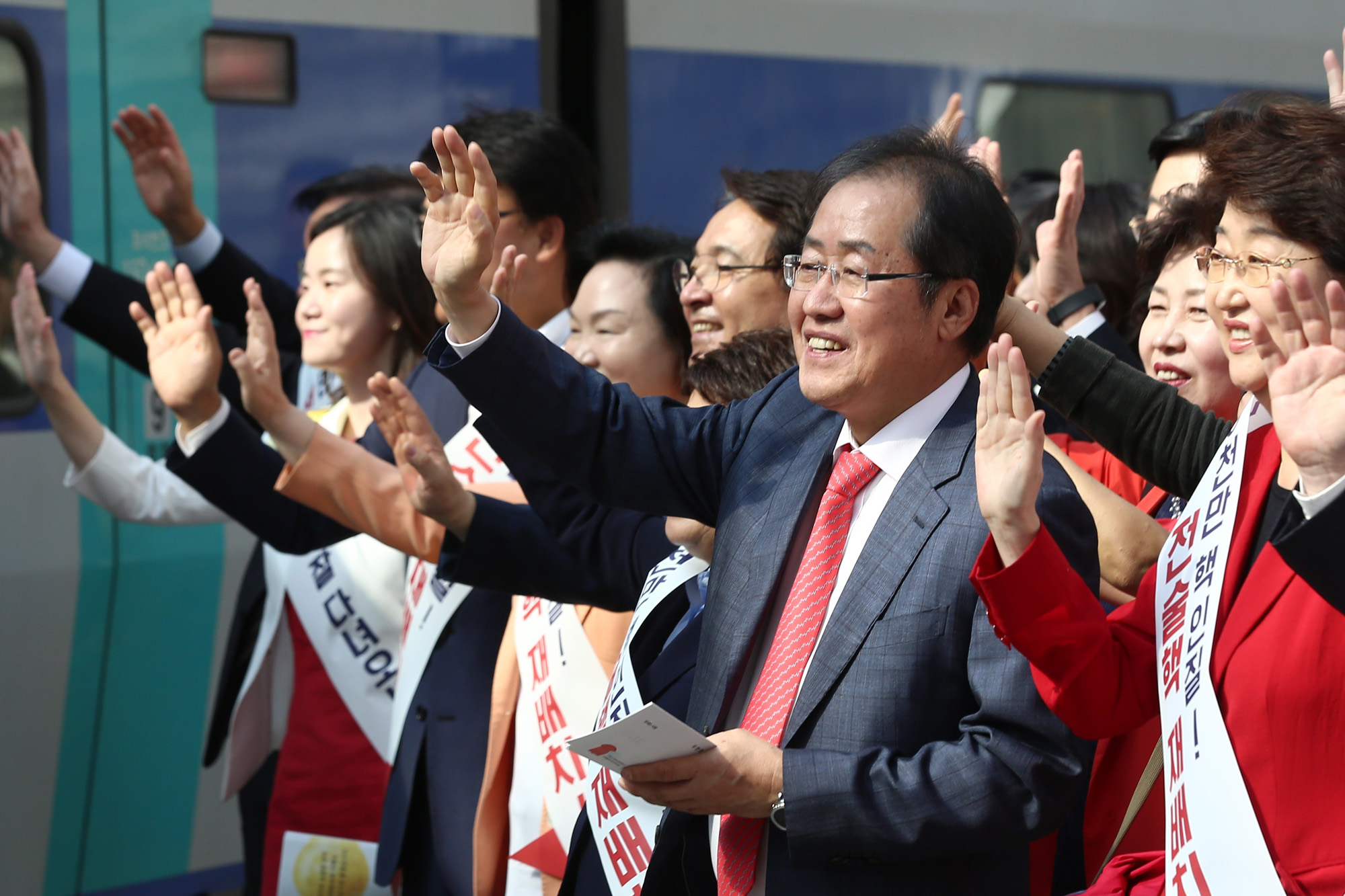 정치;자유한국당;홍준표;홍준표서울역;귀성인사