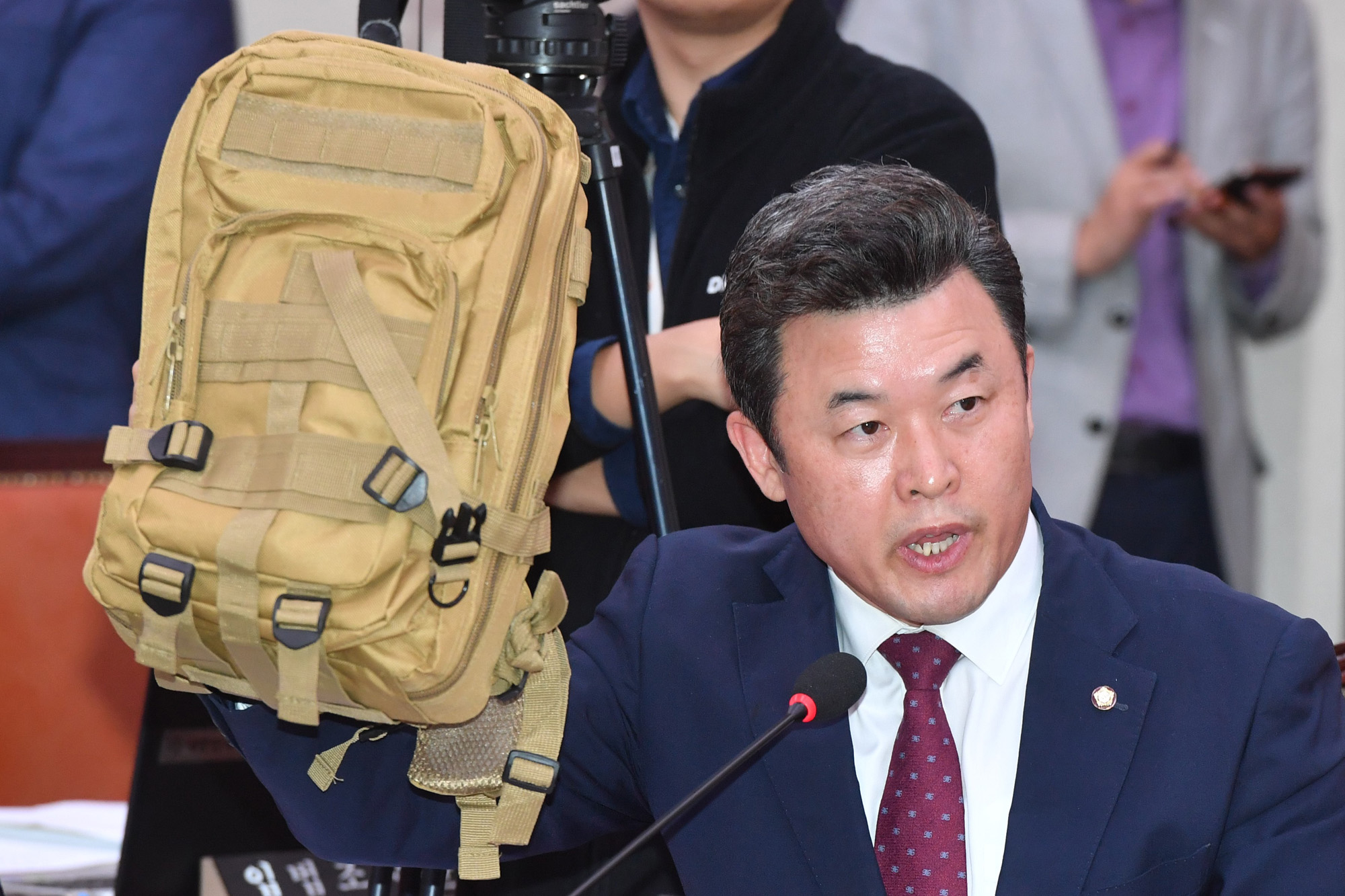 정치;국회;국정감사;외교통일위원회;외교부장관;윤영석;생존배낭