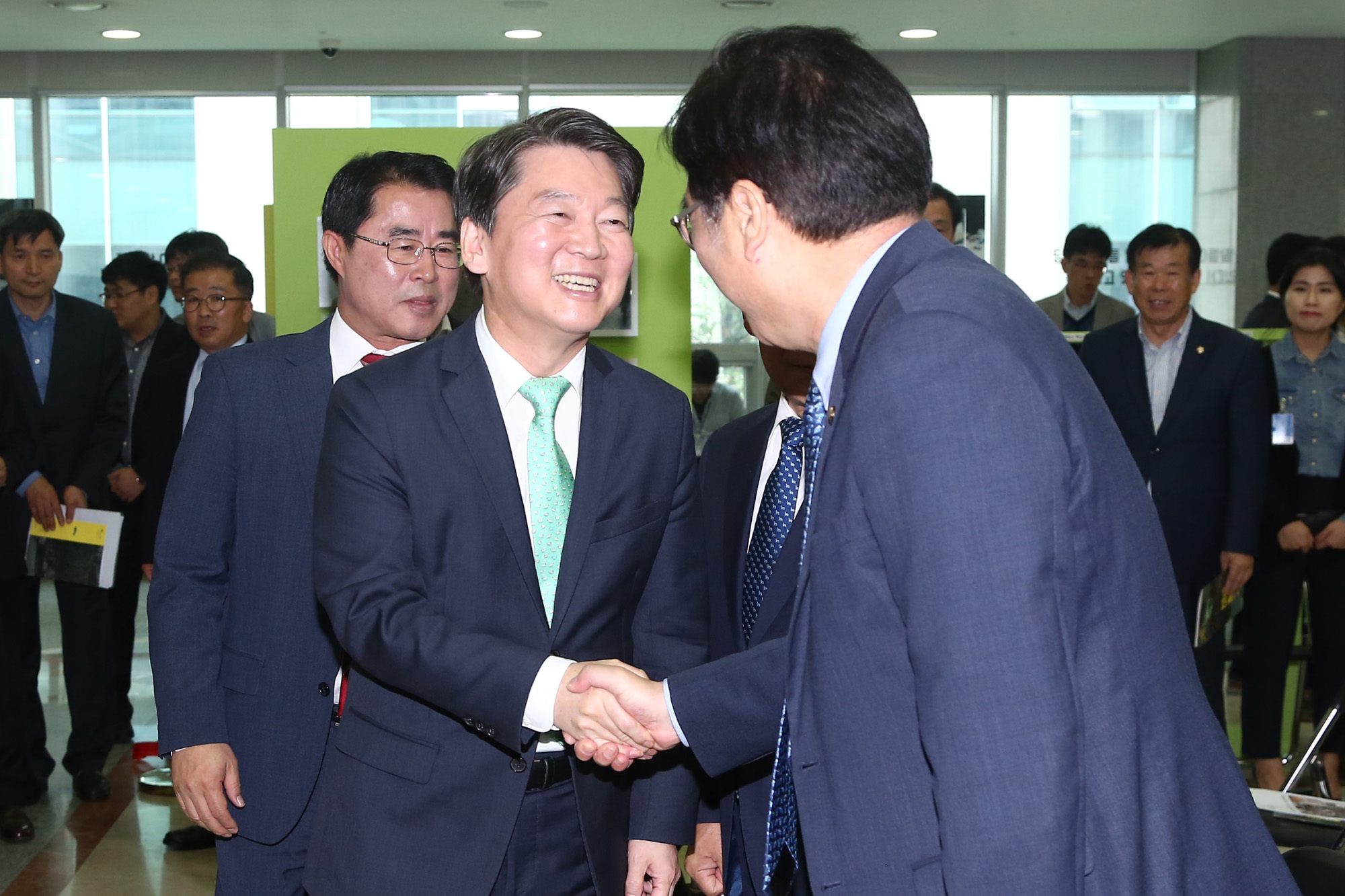 정치;국회;힌츠페터;518특별법;안철수