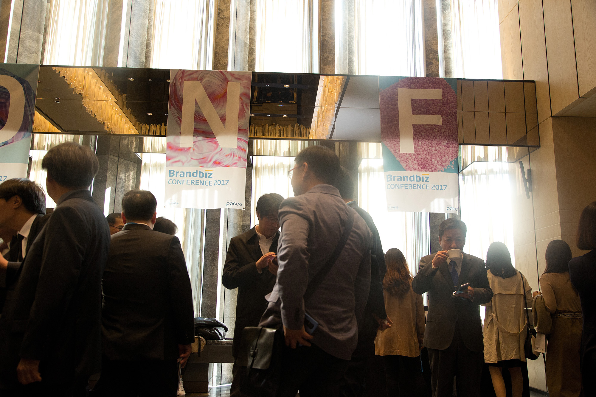 일요신문;비즈한국;브랜드비즈;브랜드아이덴티티;BI;컨퍼런스