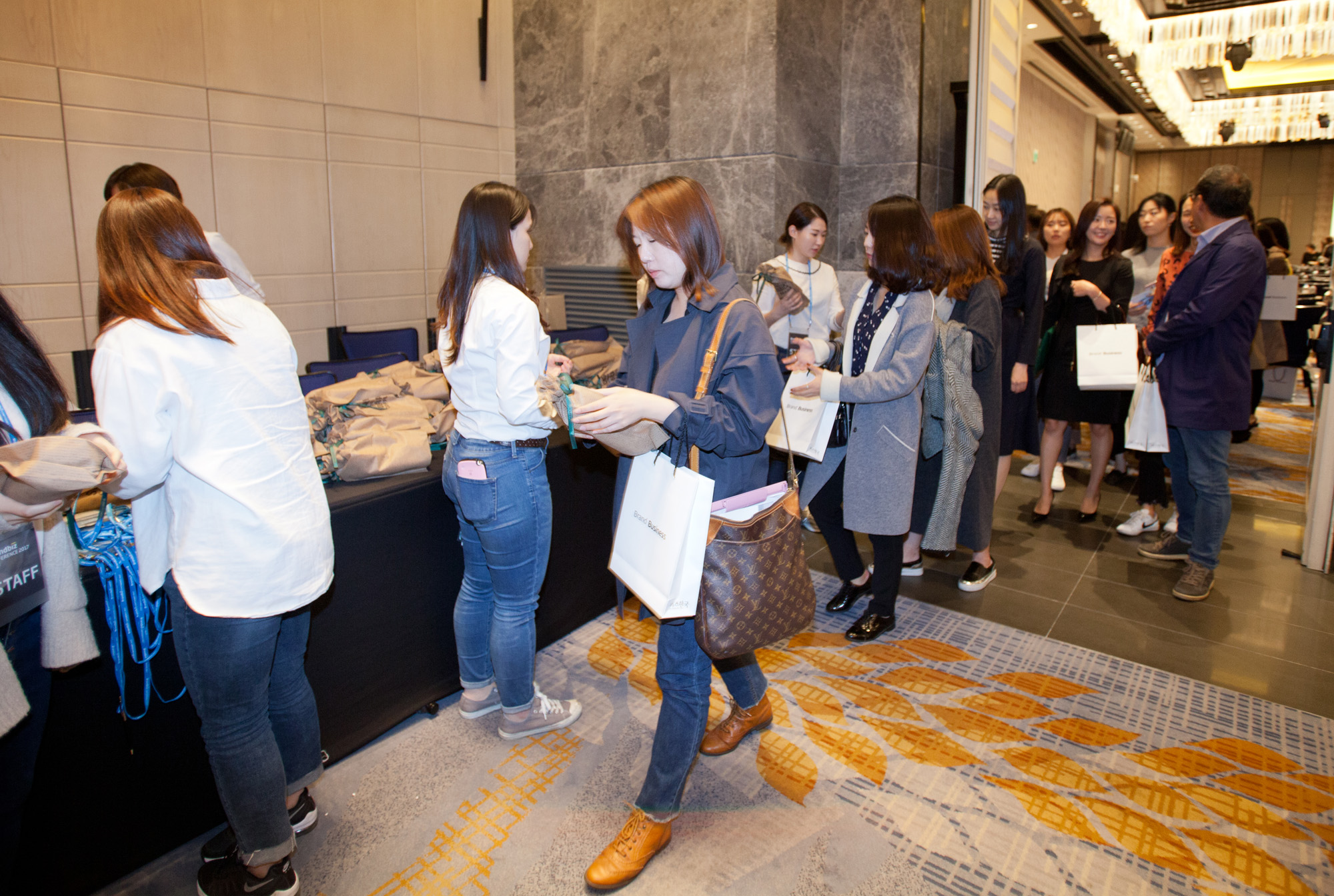 비즈한국컨퍼런스;기념품