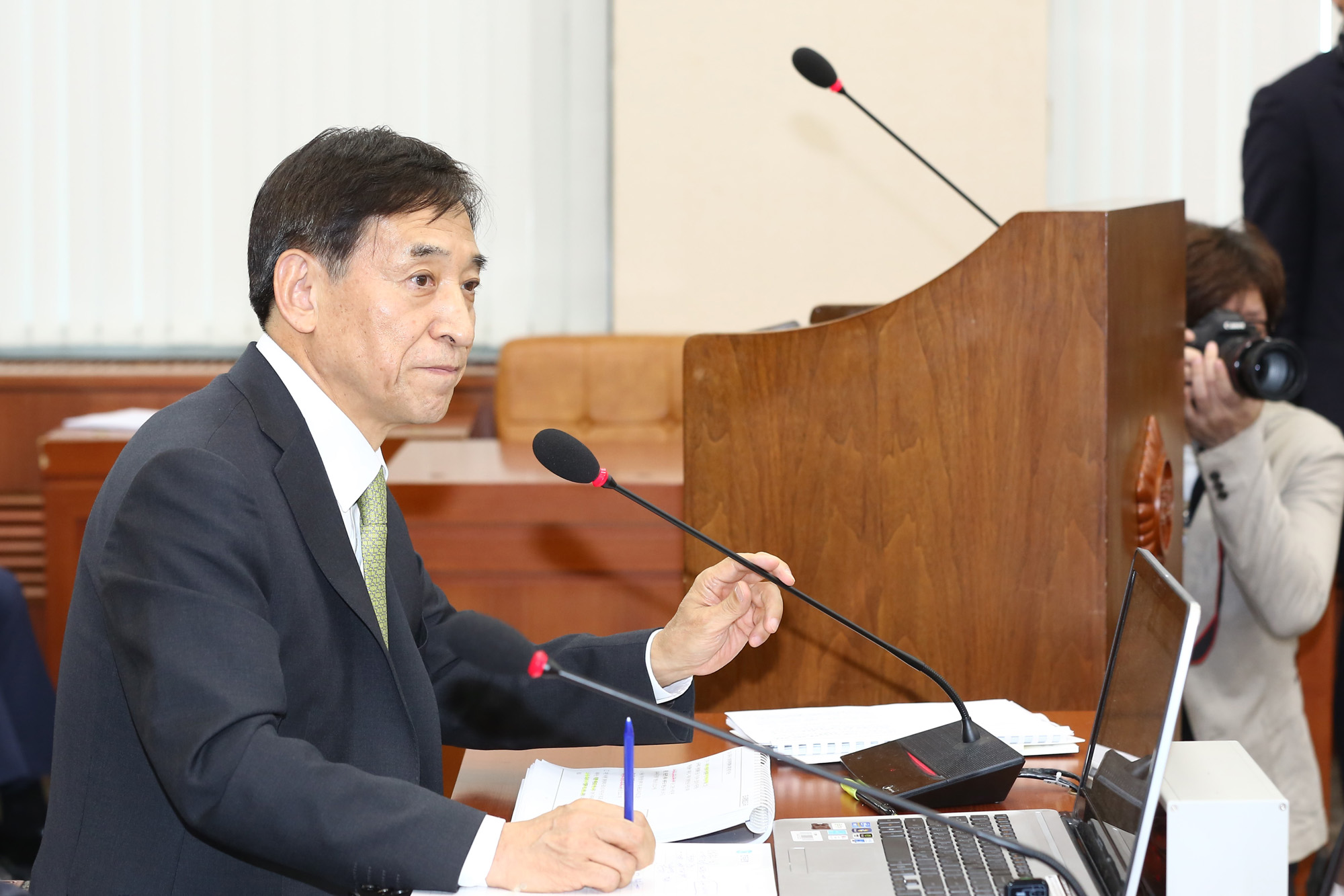 정치;국회;기획재정위원회;이주열;한국은행;국정감사