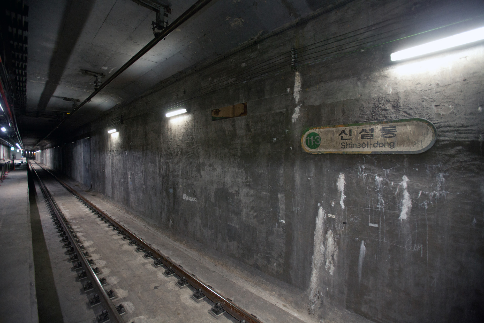 유령역;비밀벙커;방공호