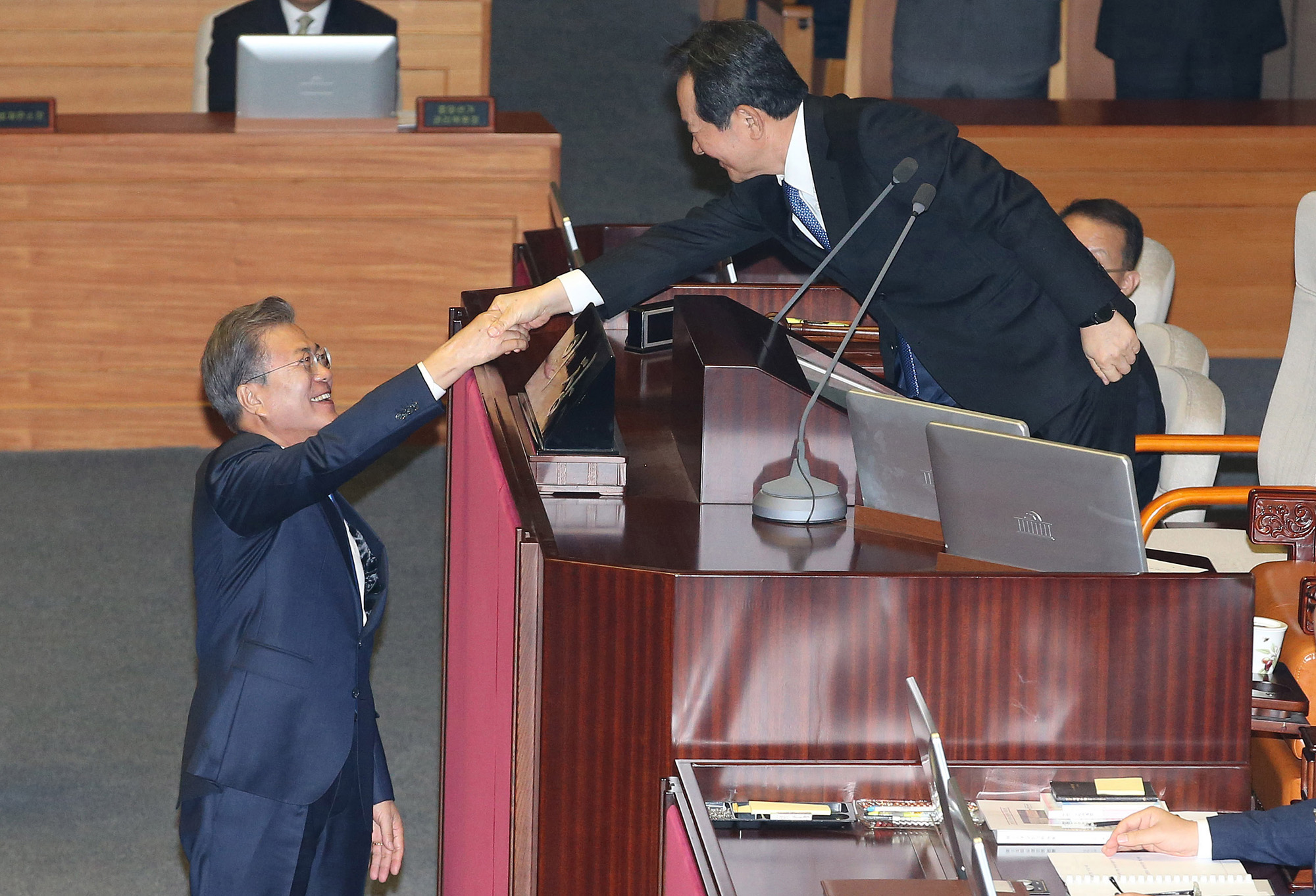 정치;국회;문재인;시정연설;자유한국당현수막시위