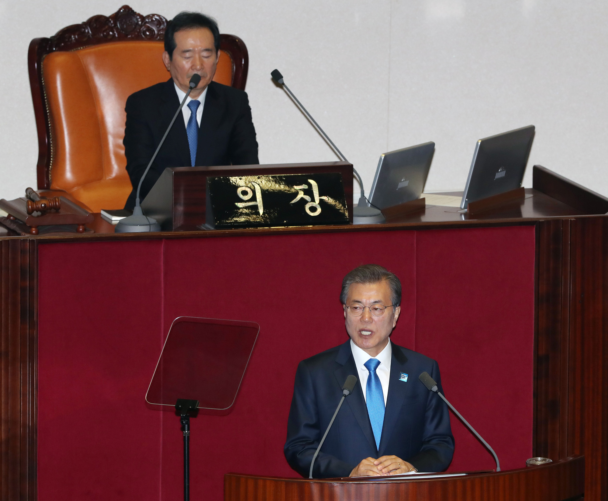 정치;국회;문재인;시정연설;자유한국당현수막시위