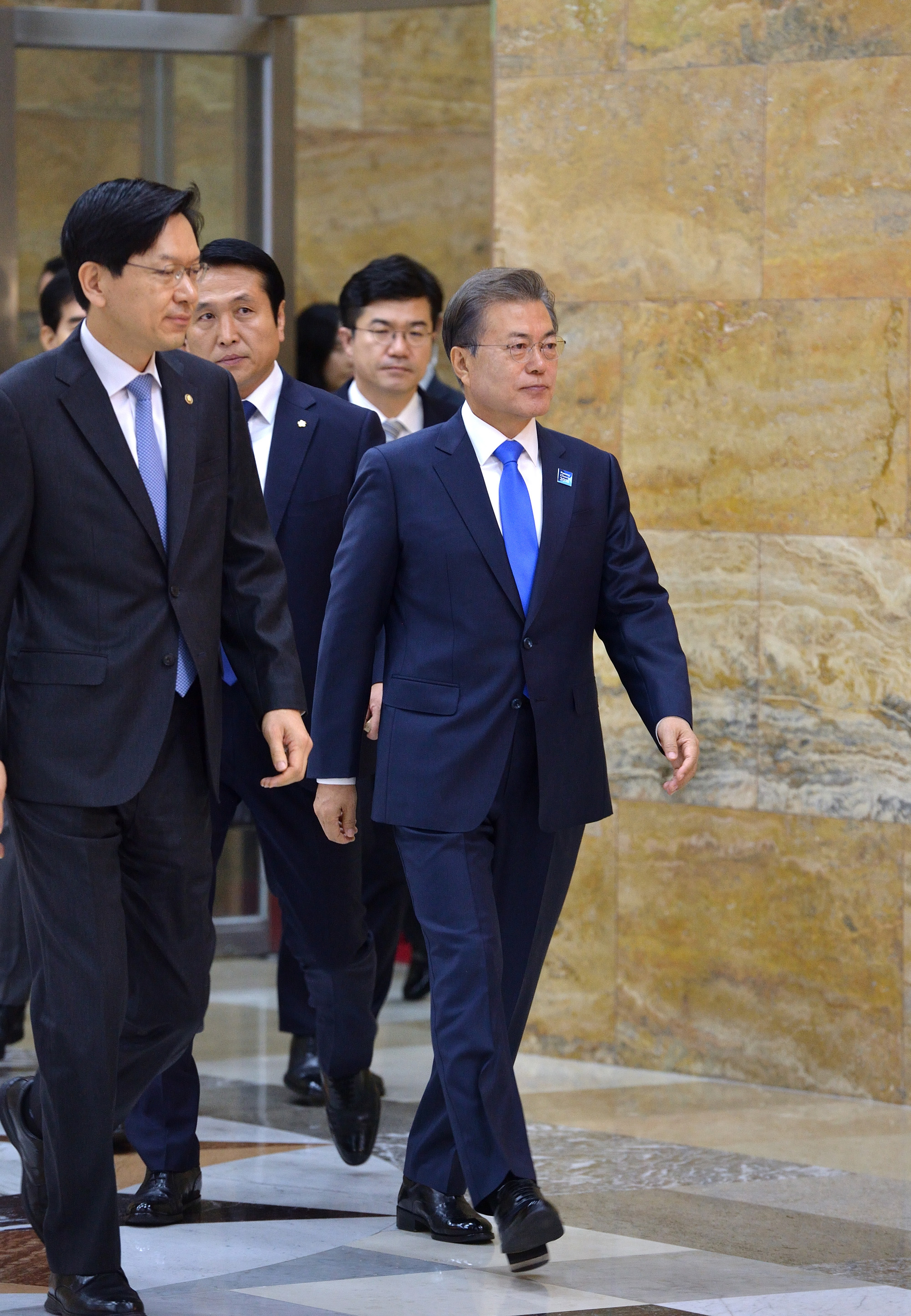 정치;국회;문재인;시정연설;자유한국당현수막시위