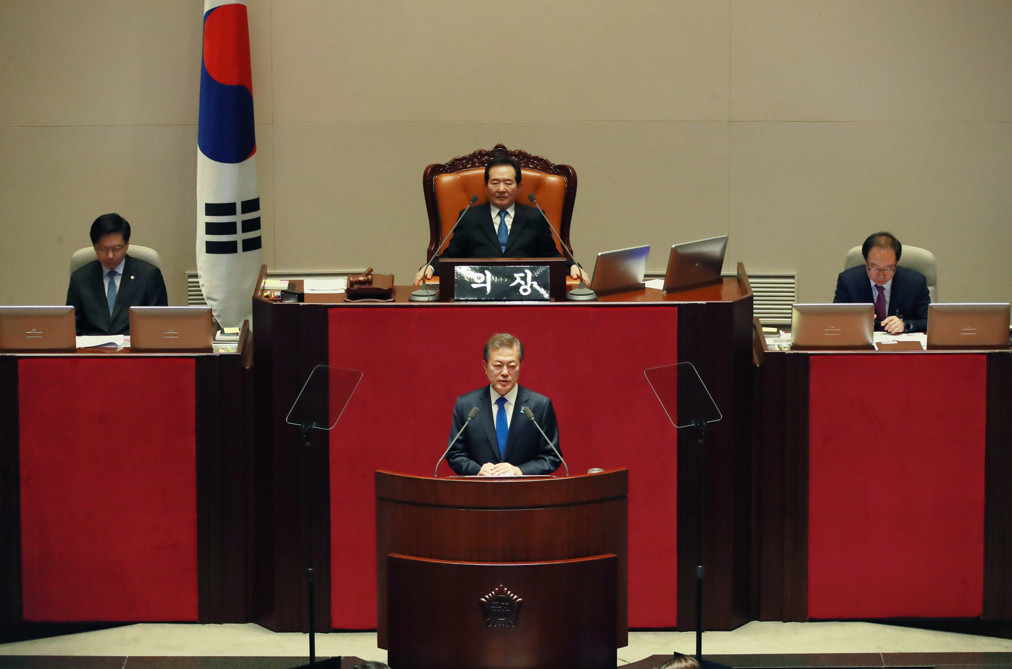 정치;국회;문재인;시정연설;자유한국당현수막시위