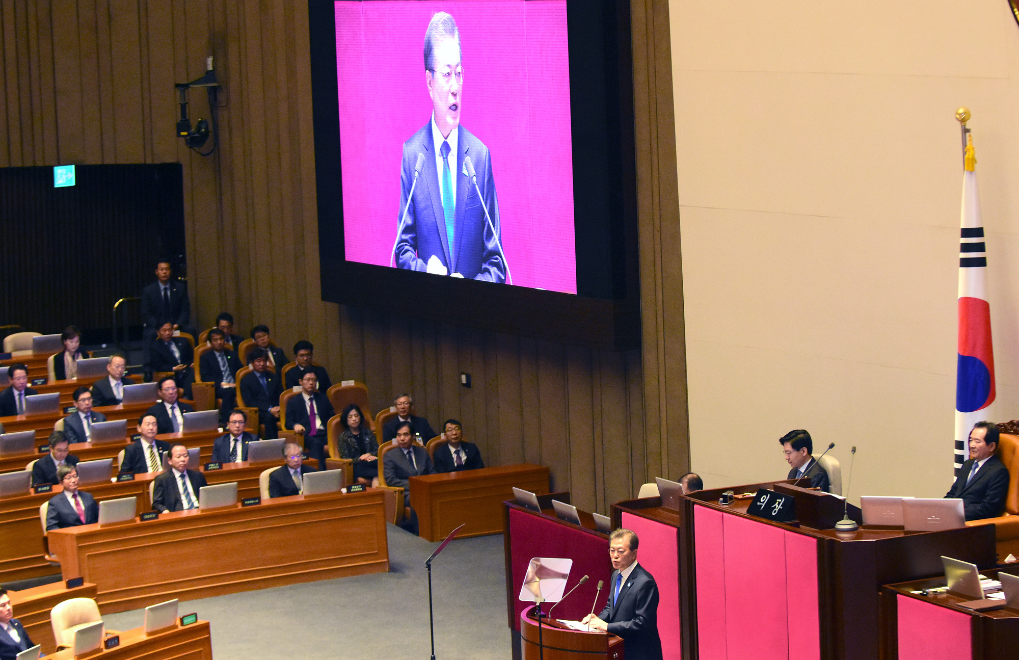정치;국회;문재인;시정연설;자유한국당현수막시위