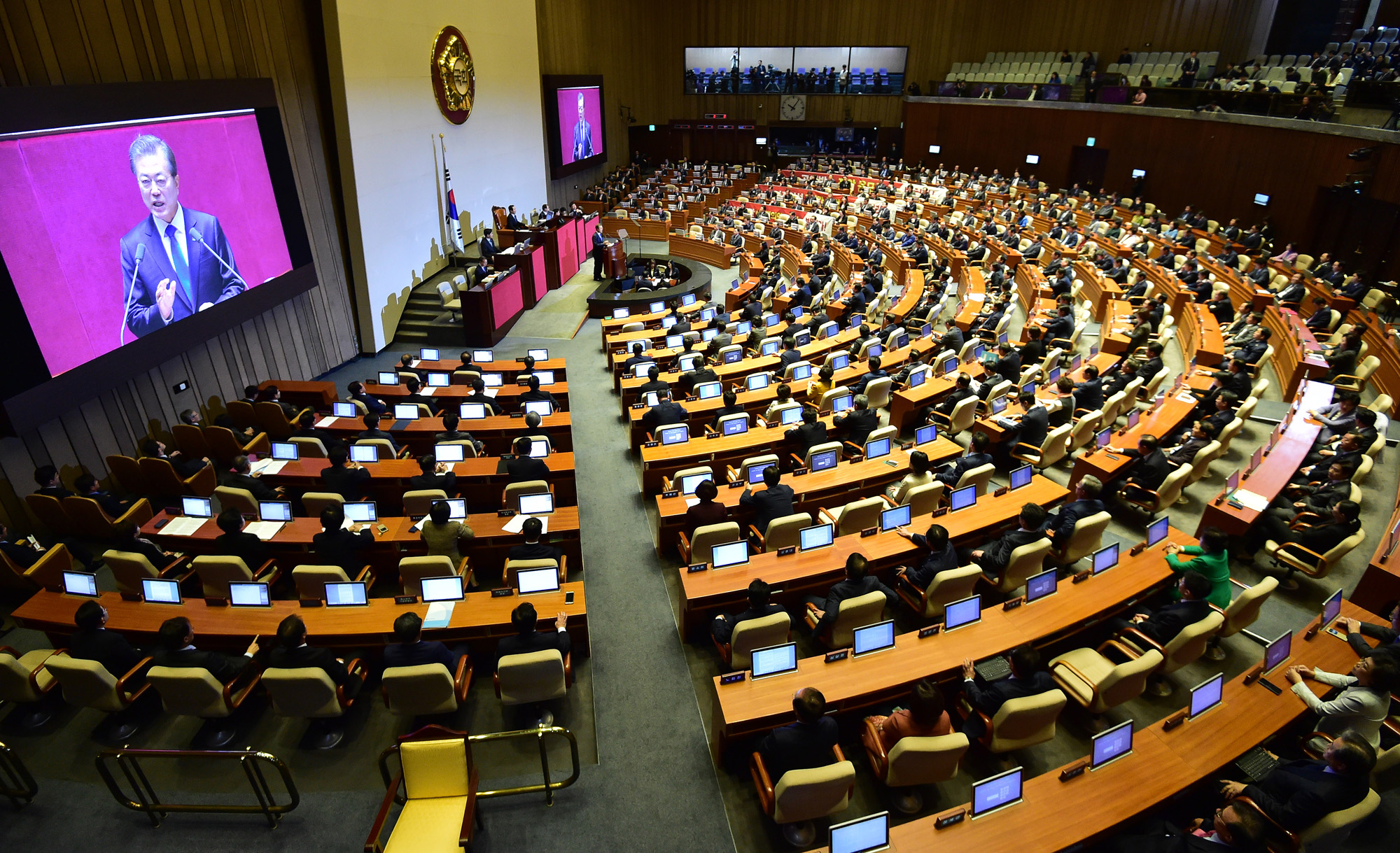 정치;국회;문재인;시정연설;자유한국당현수막시위