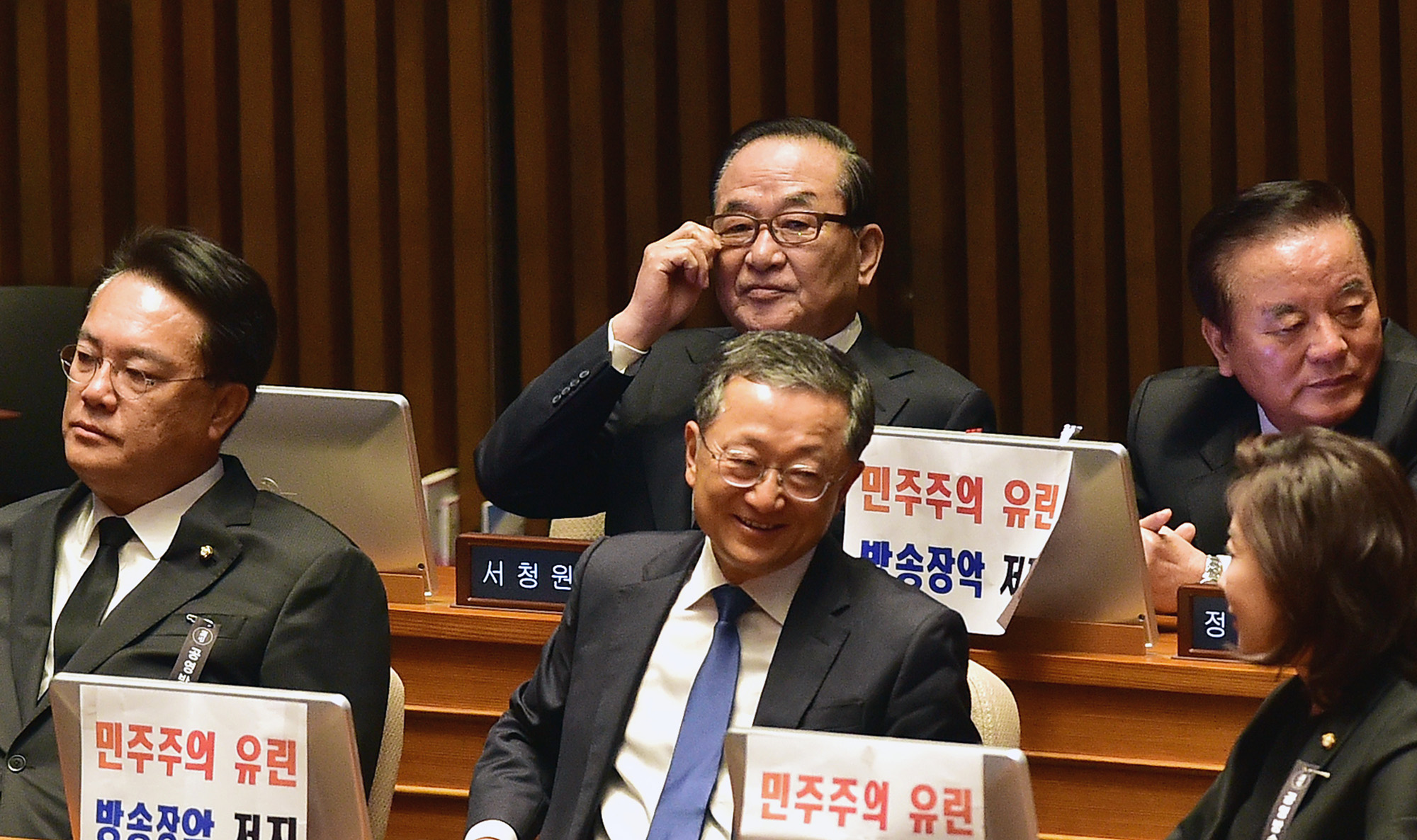 정치;국회;문재인;시정연설;자유한국당현수막시위