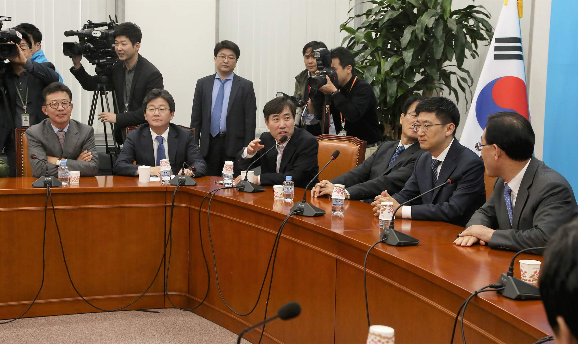 정치;국회;바른정당;의원총회;김무성;유승민