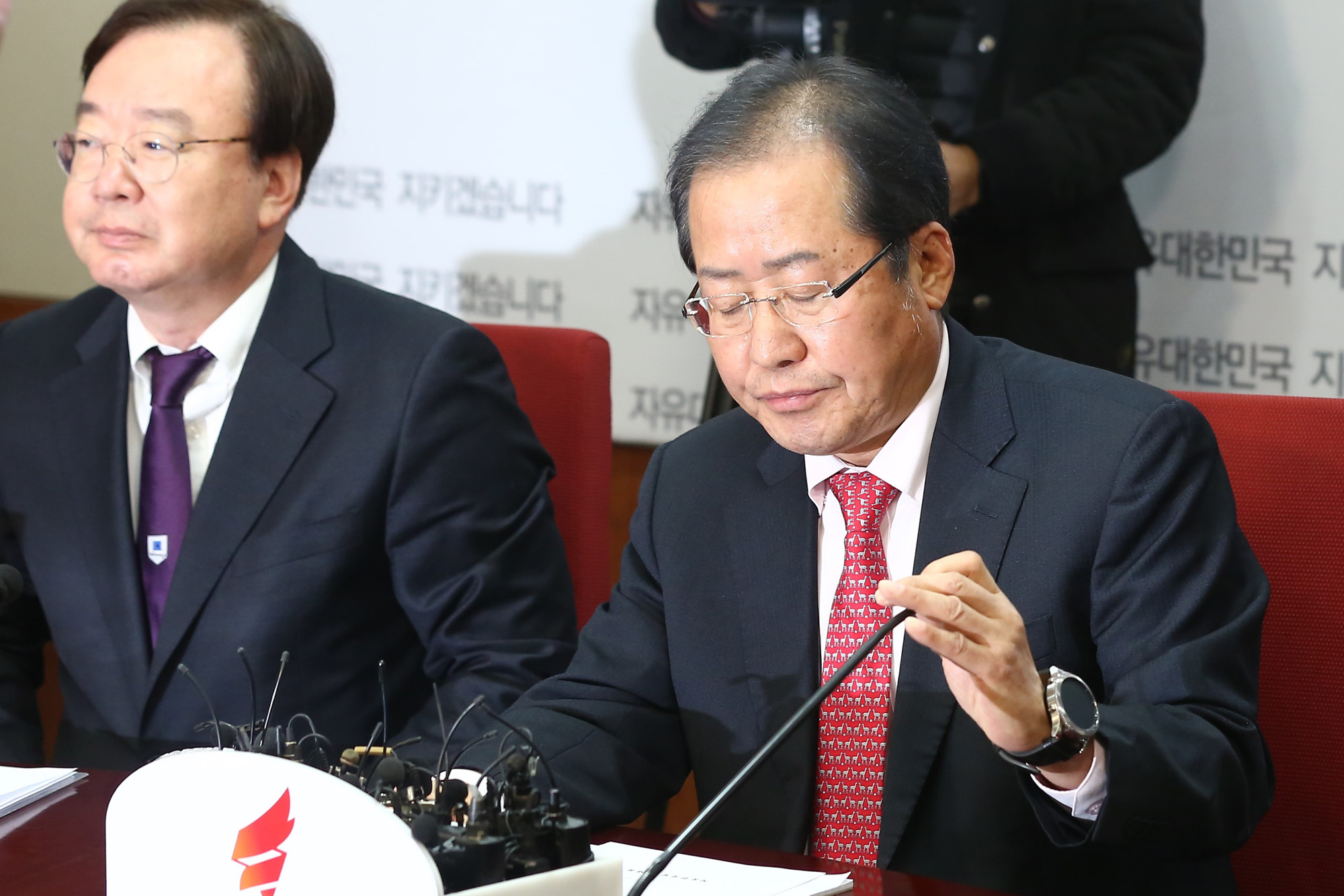 정치;자유한국당;홍준표;박근혜출당