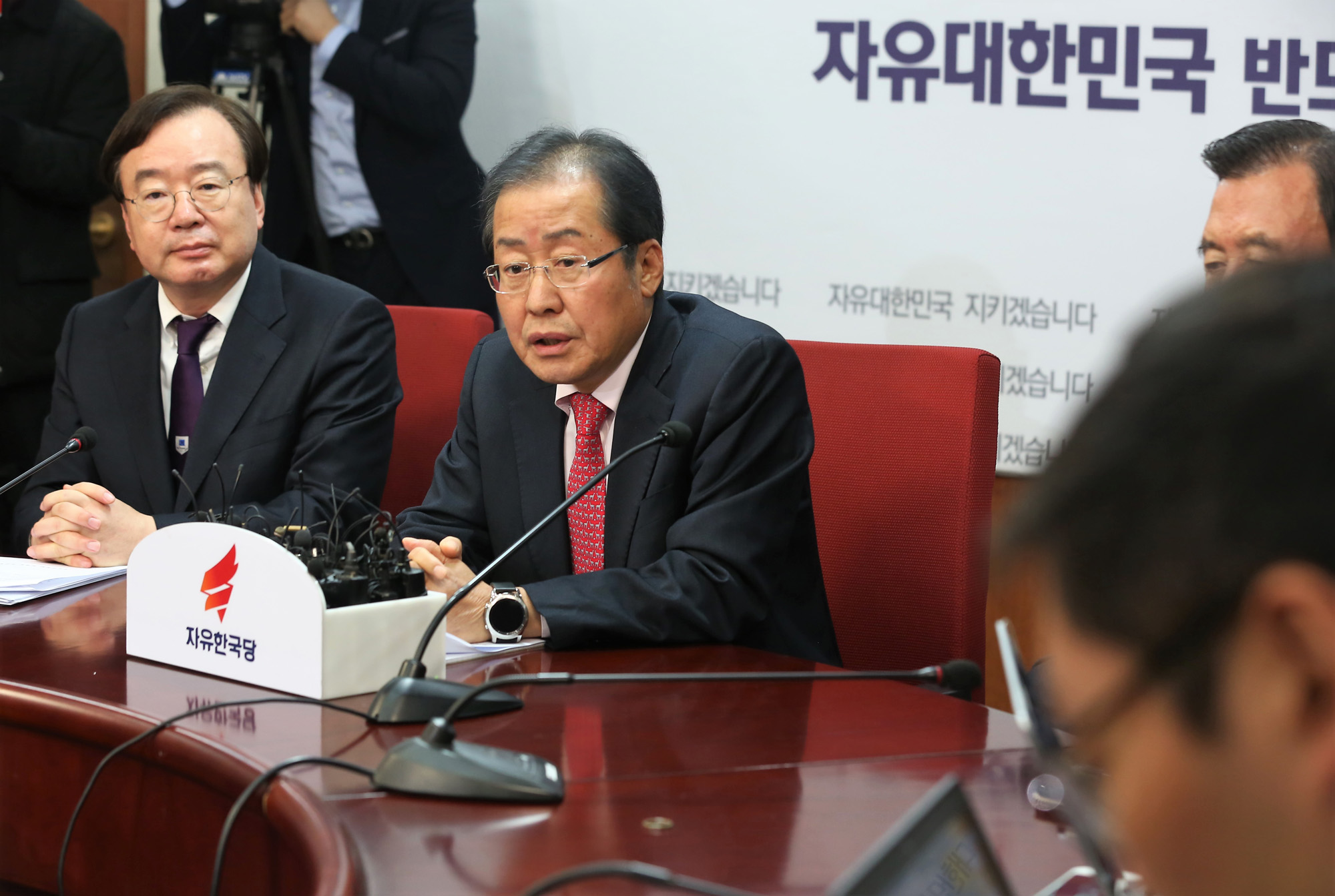 정치;자유한국당;홍준표;박근혜출당