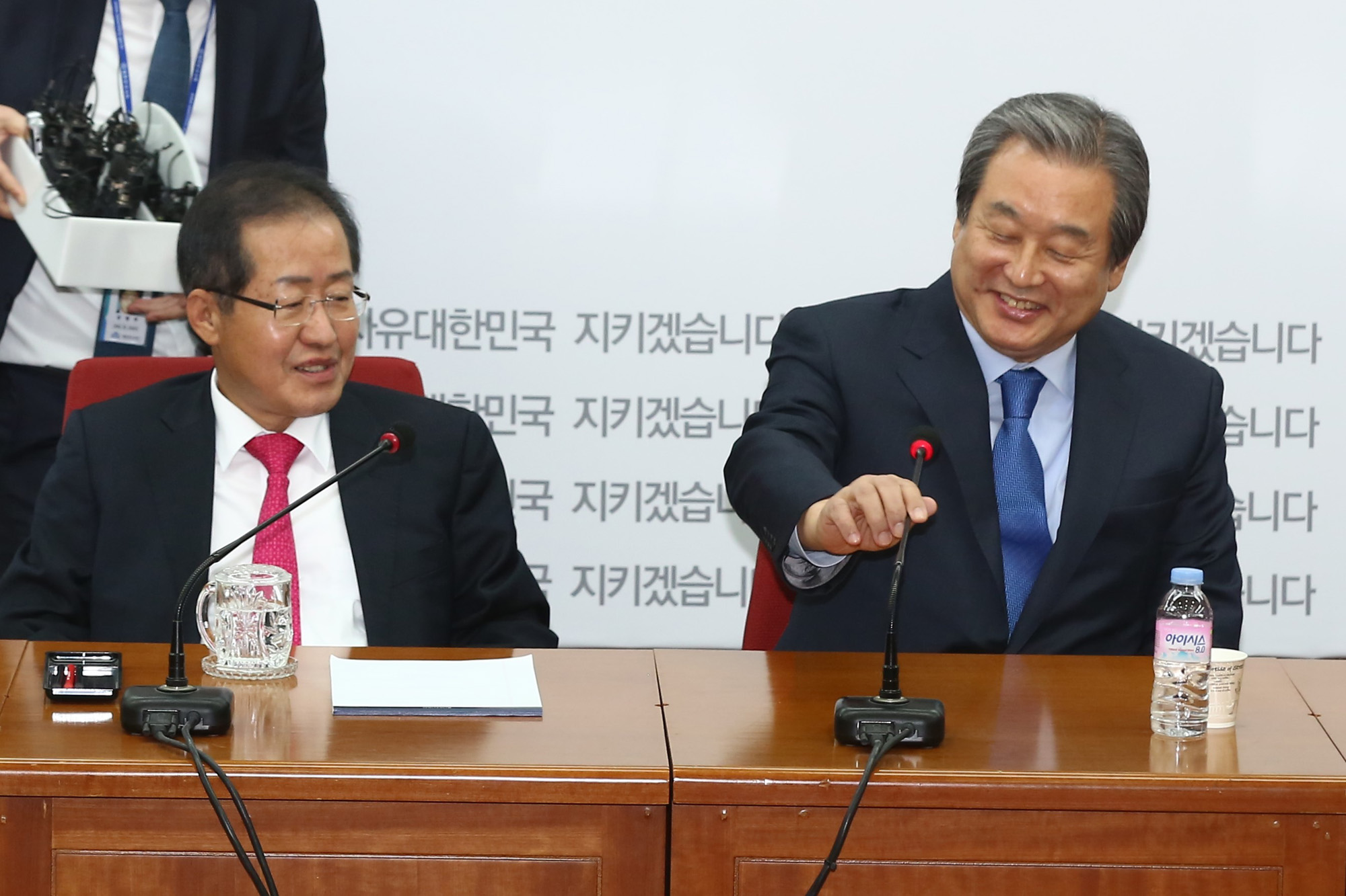 정치;국회;자유한국당재입당;김무성재입당;홍준표;바른정당탈당파