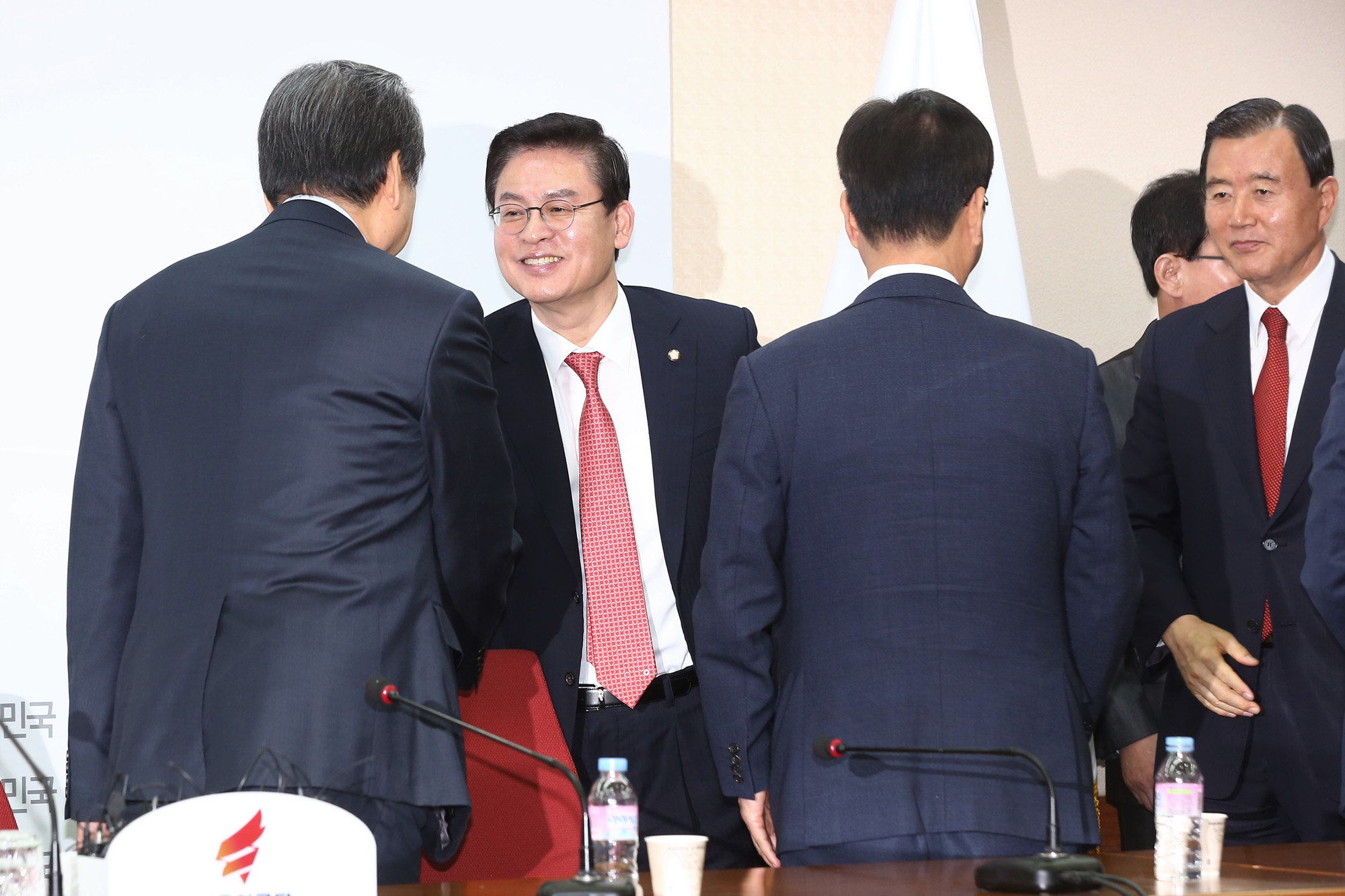 정치;국회;자유한국당재입당;김무성재입당;홍준표;바른정당탈당파