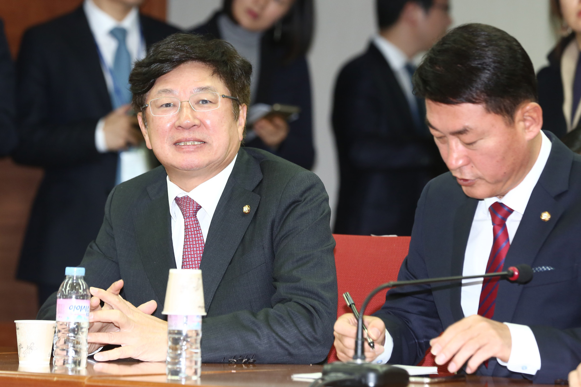 정치;국회;자유한국당재입당;김무성재입당;홍준표;바른정당탈당파