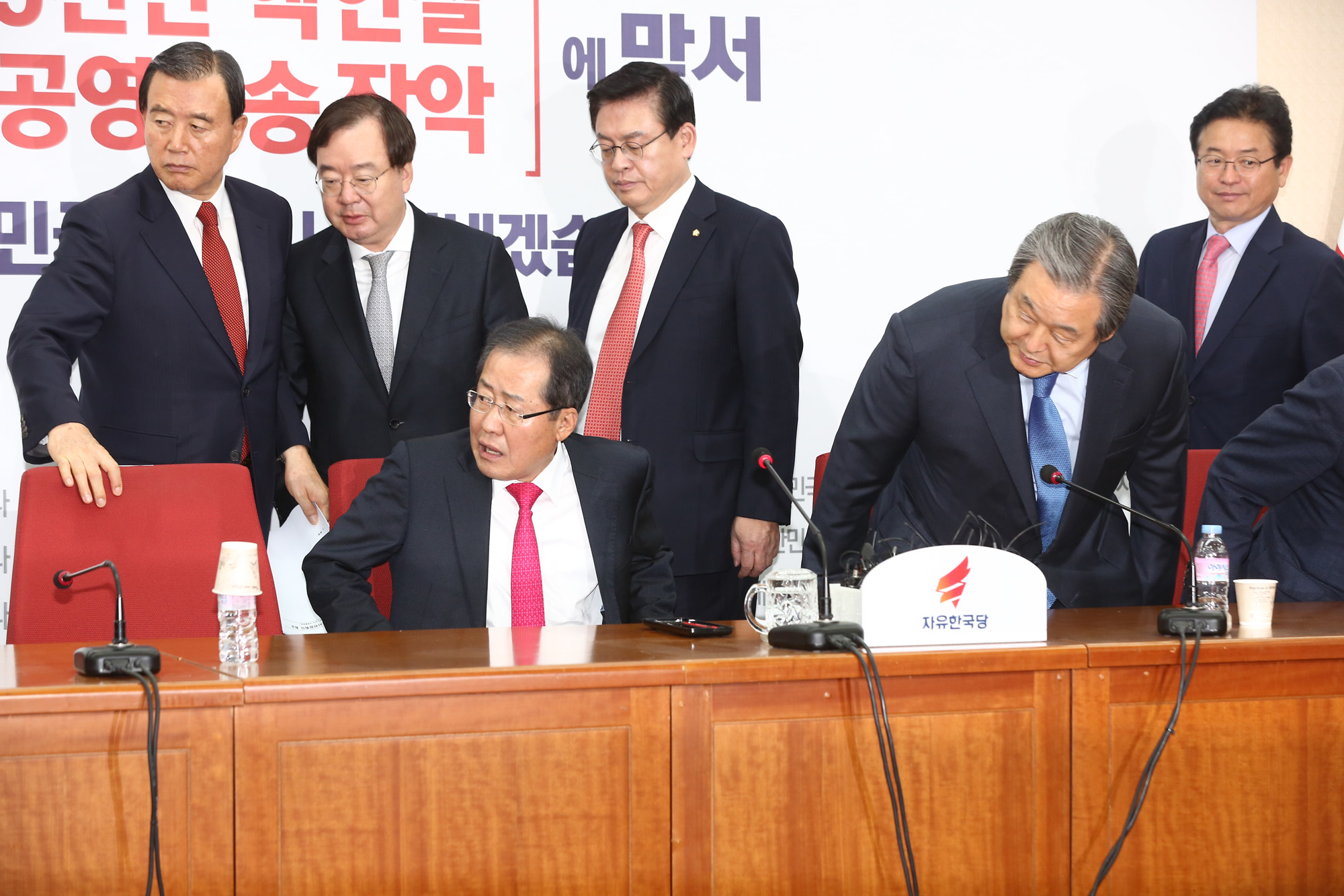 정치;국회;자유한국당재입당;김무성재입당;홍준표;바른정당탈당파