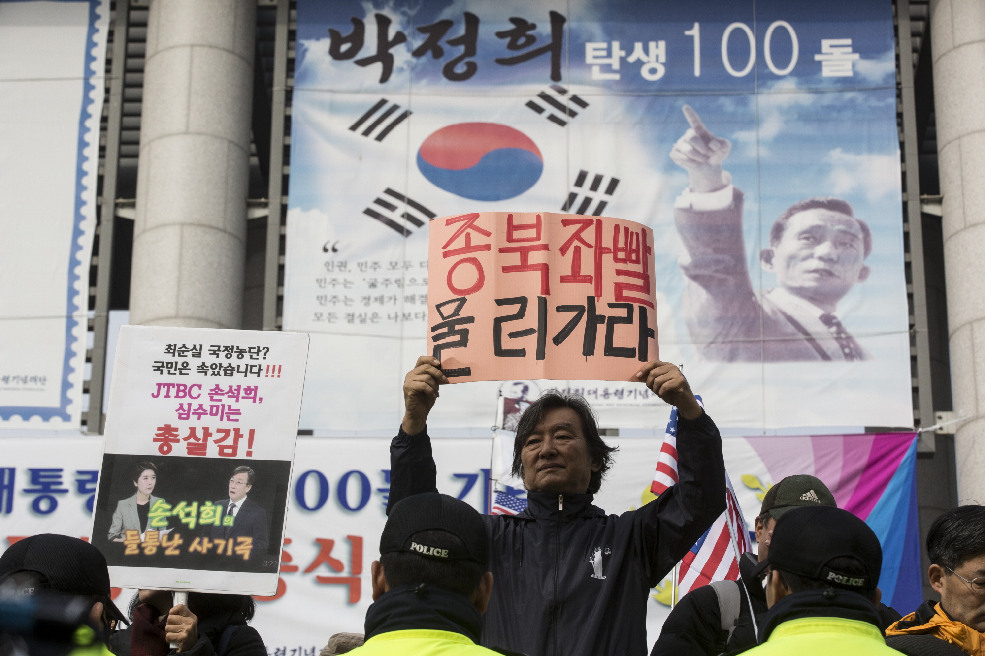 박정희동상기증식