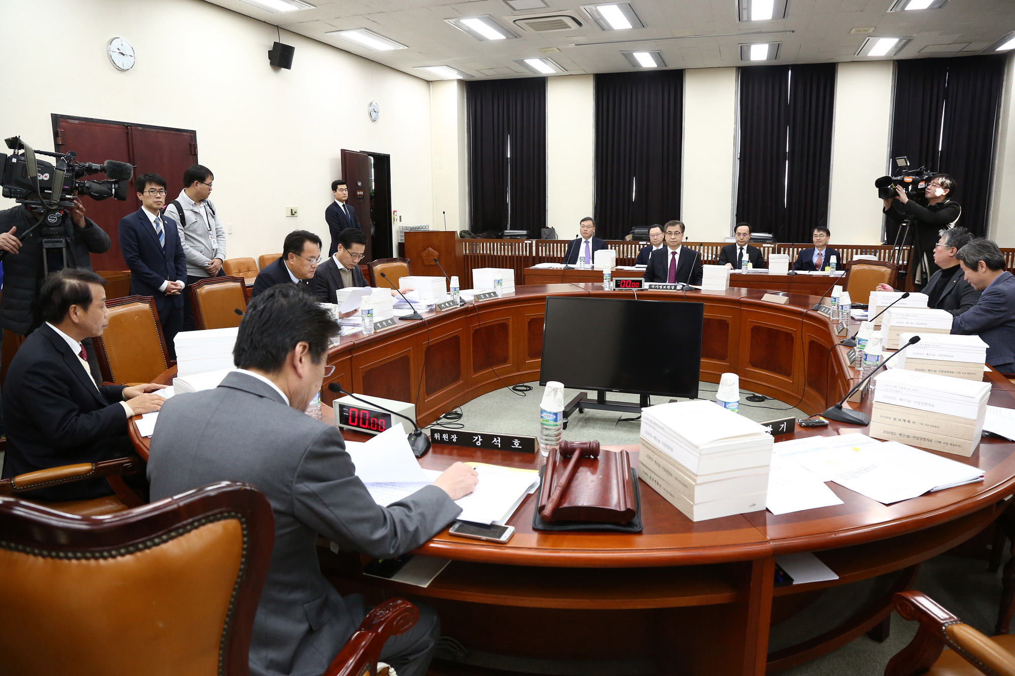 정치;국회;정보위원회;서훈;국정원장