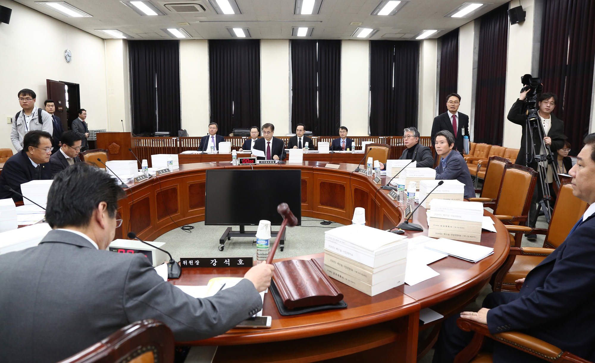 정치;국회;정보위원회;서훈;국정원장