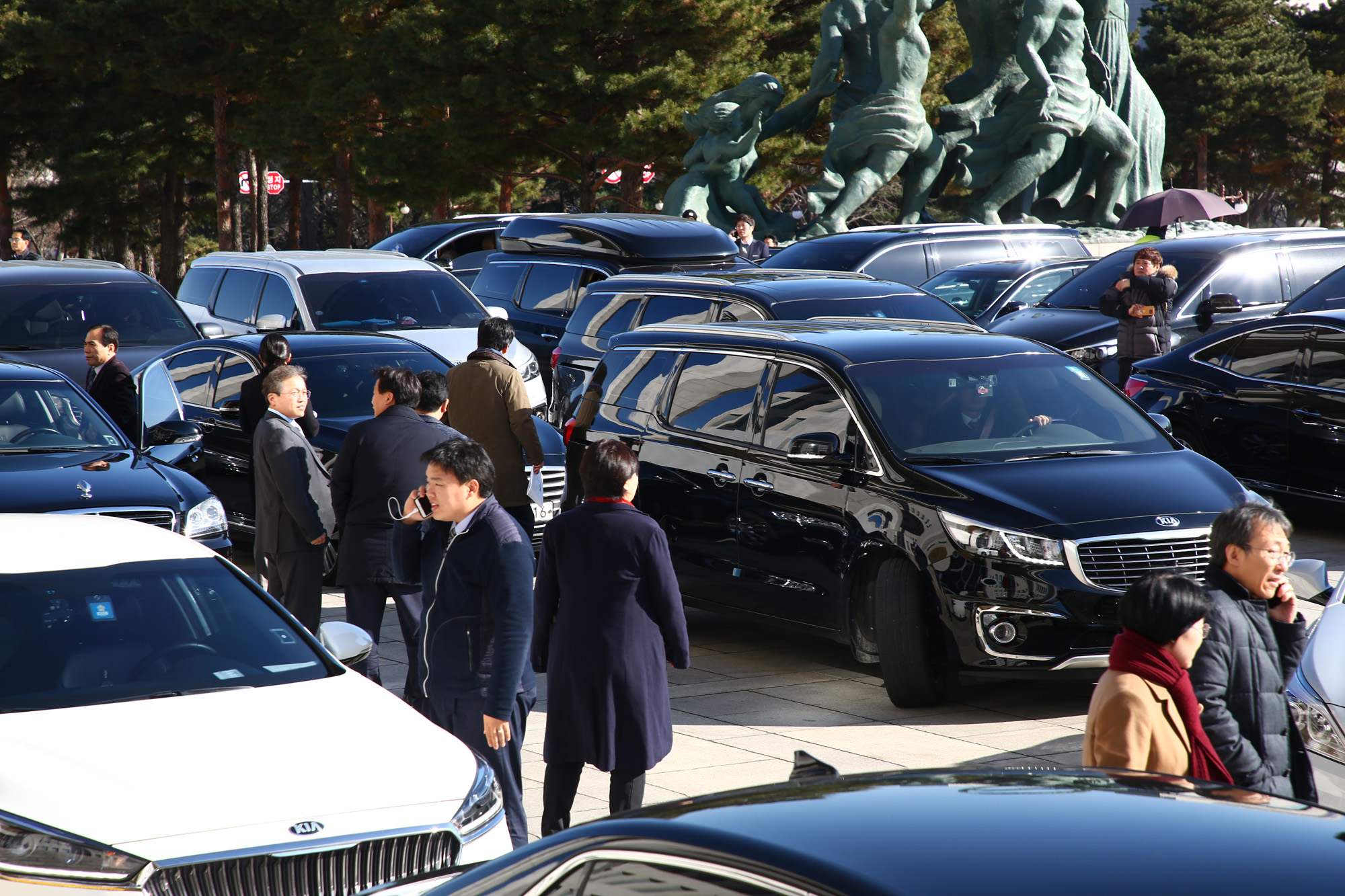 정치;국회;국회의원차량;국회공회전차량