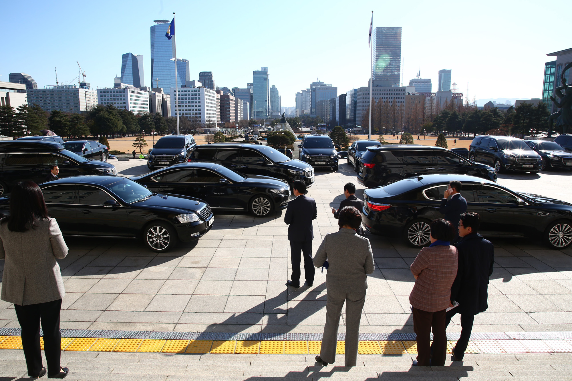 정치;국회;국회의원차량;국회공회전차량