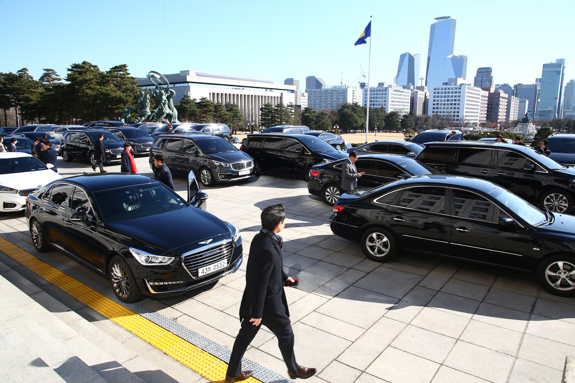 정치;국회;국회의원차량;국회공회전차량