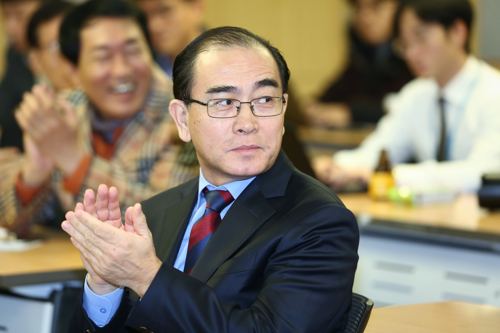 정치;국회;올해의인권상;태영호;홍익표의원