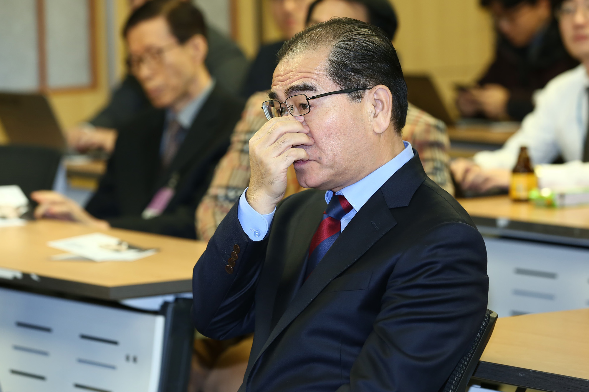 정치;국회;올해의인권상;태영호;홍익표의원