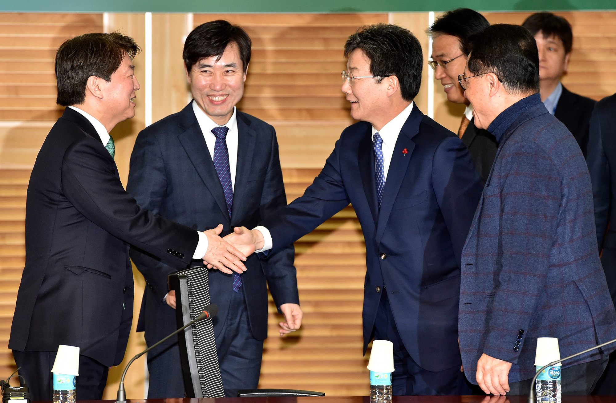 정치;바른정당통합;국민의당통합;안철수;유승민