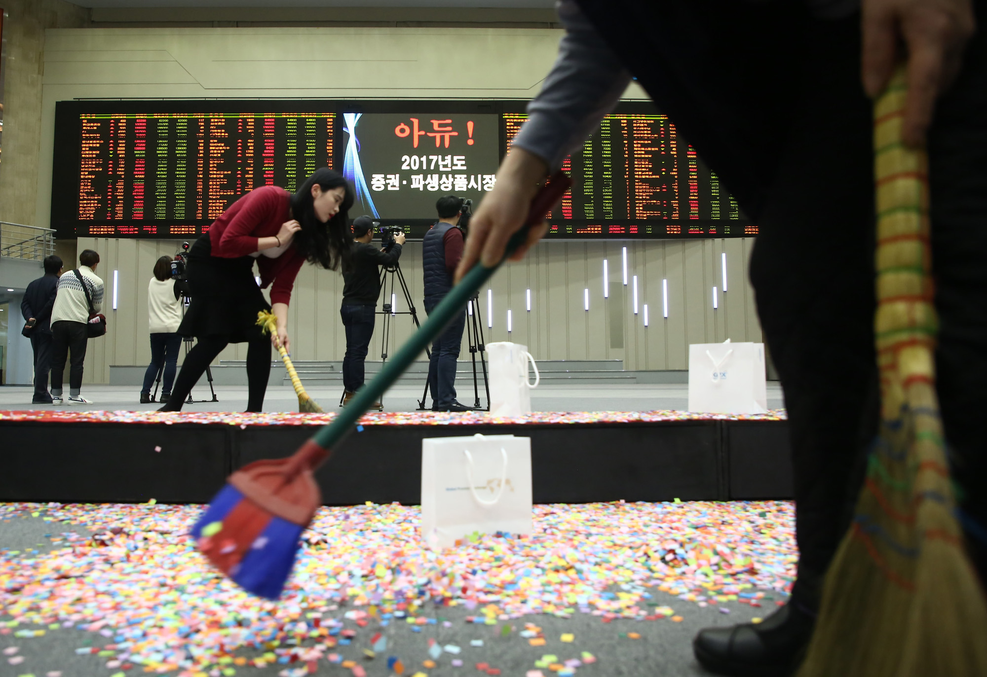 경제;증권;한국거래소폐장식;주식시세