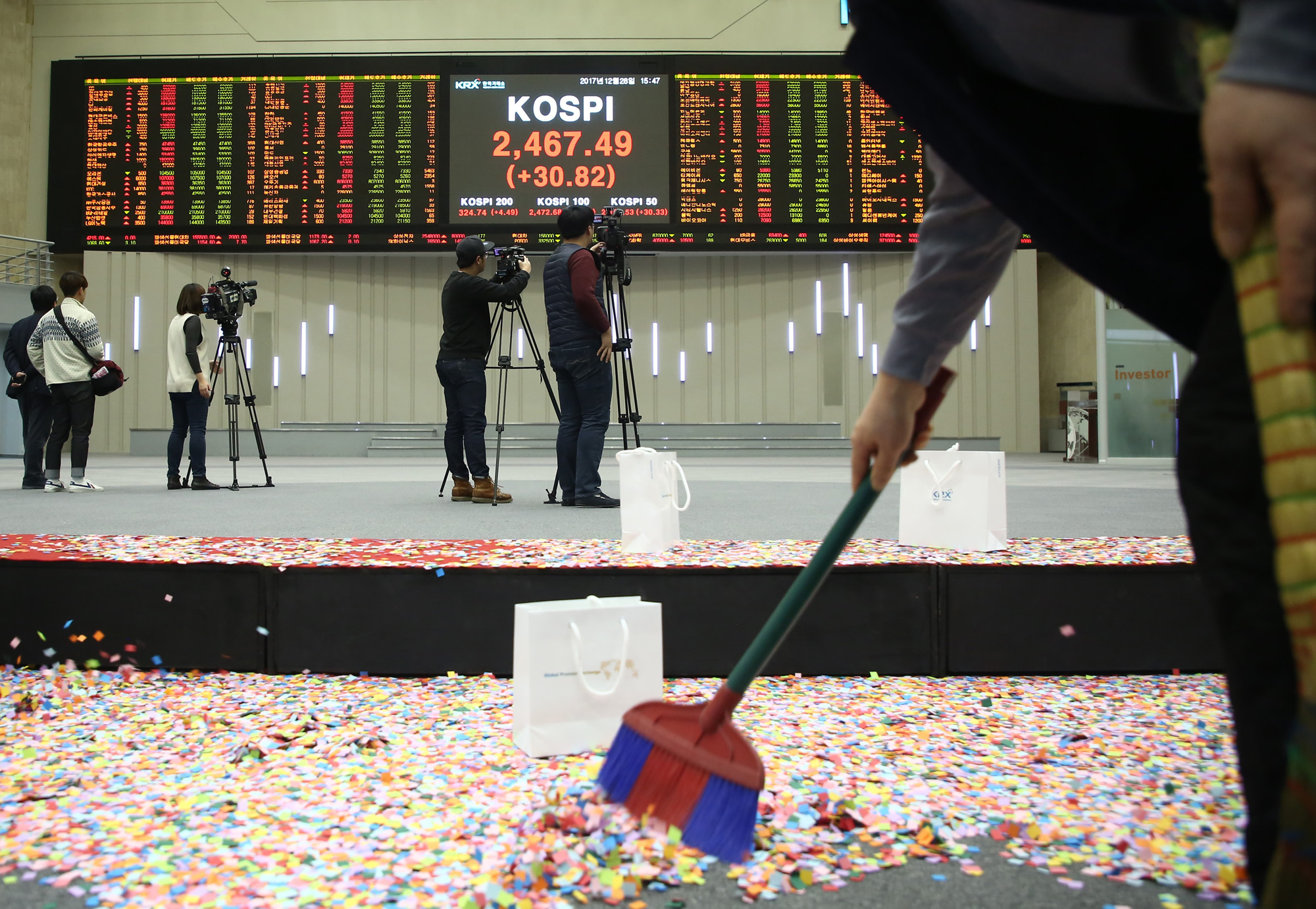 경제;증권;한국거래소폐장식;주식시세