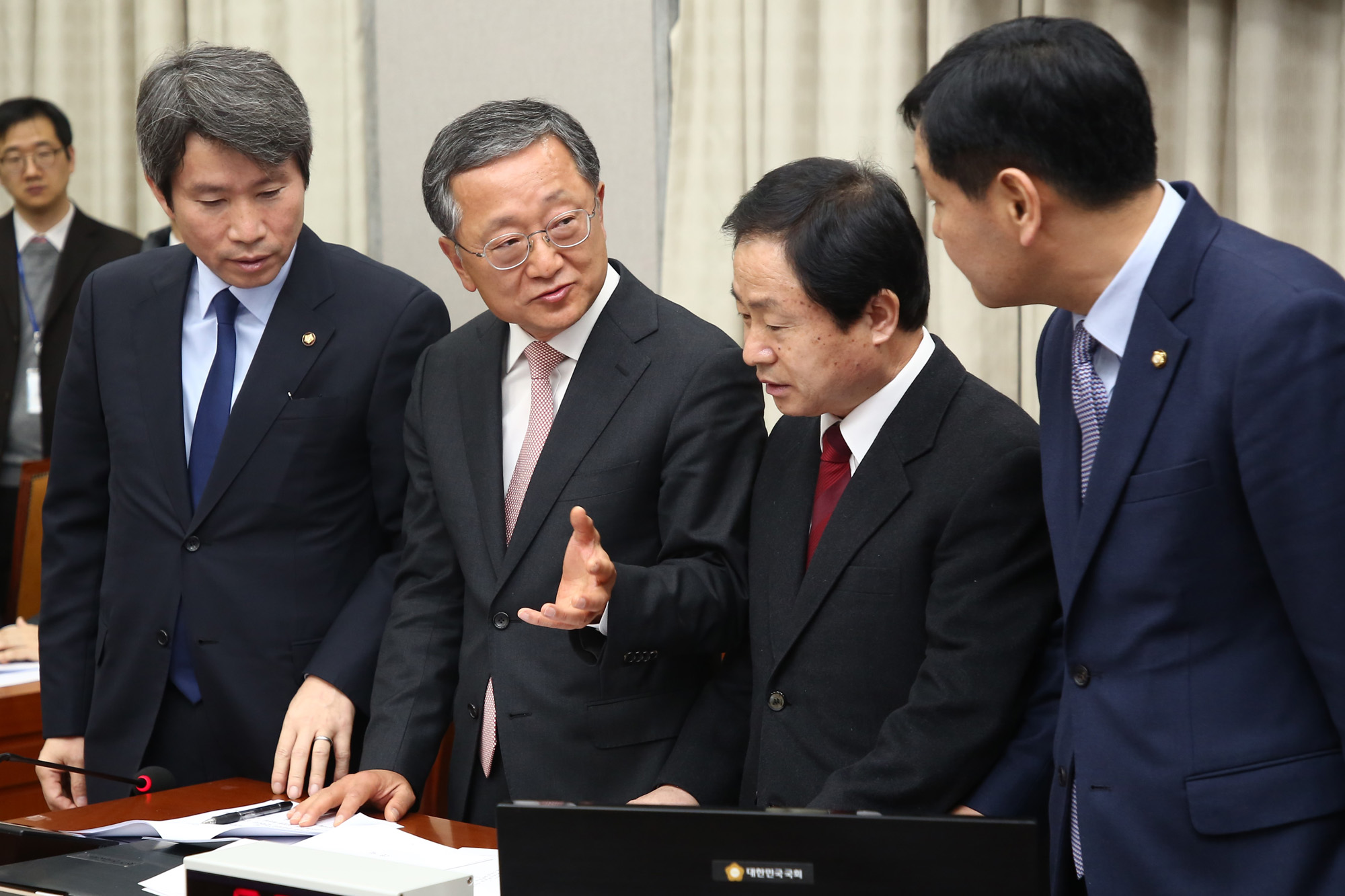 정치;국회;개헌특위;헌법개정정치개혁특별위원회;김재경위원장