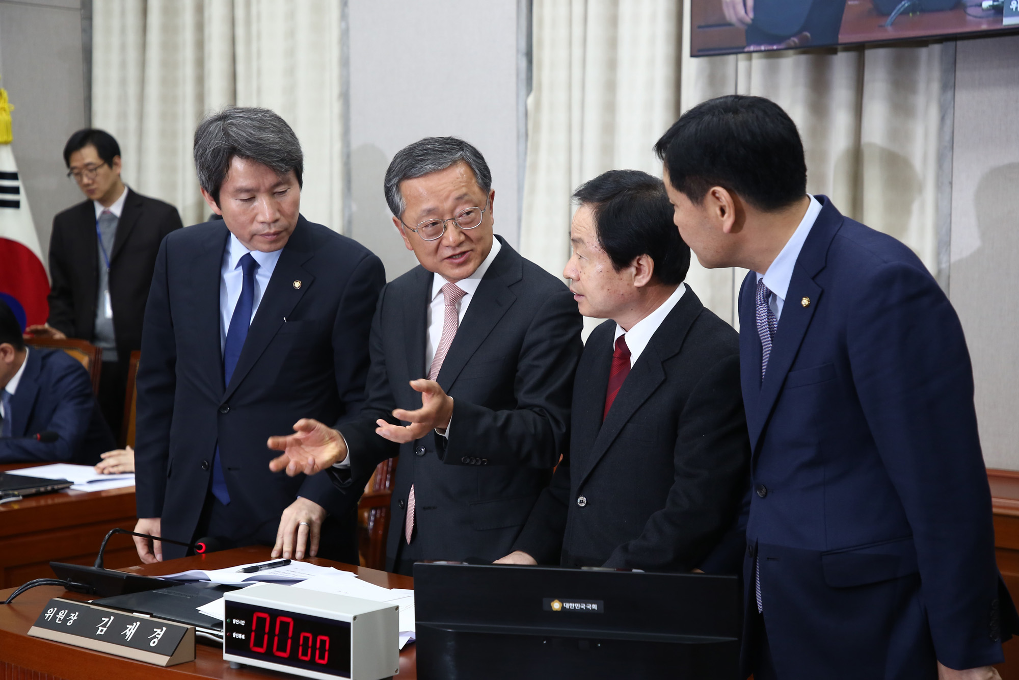 정치;국회;개헌특위;헌법개정정치개혁특별위원회;김재경위원장