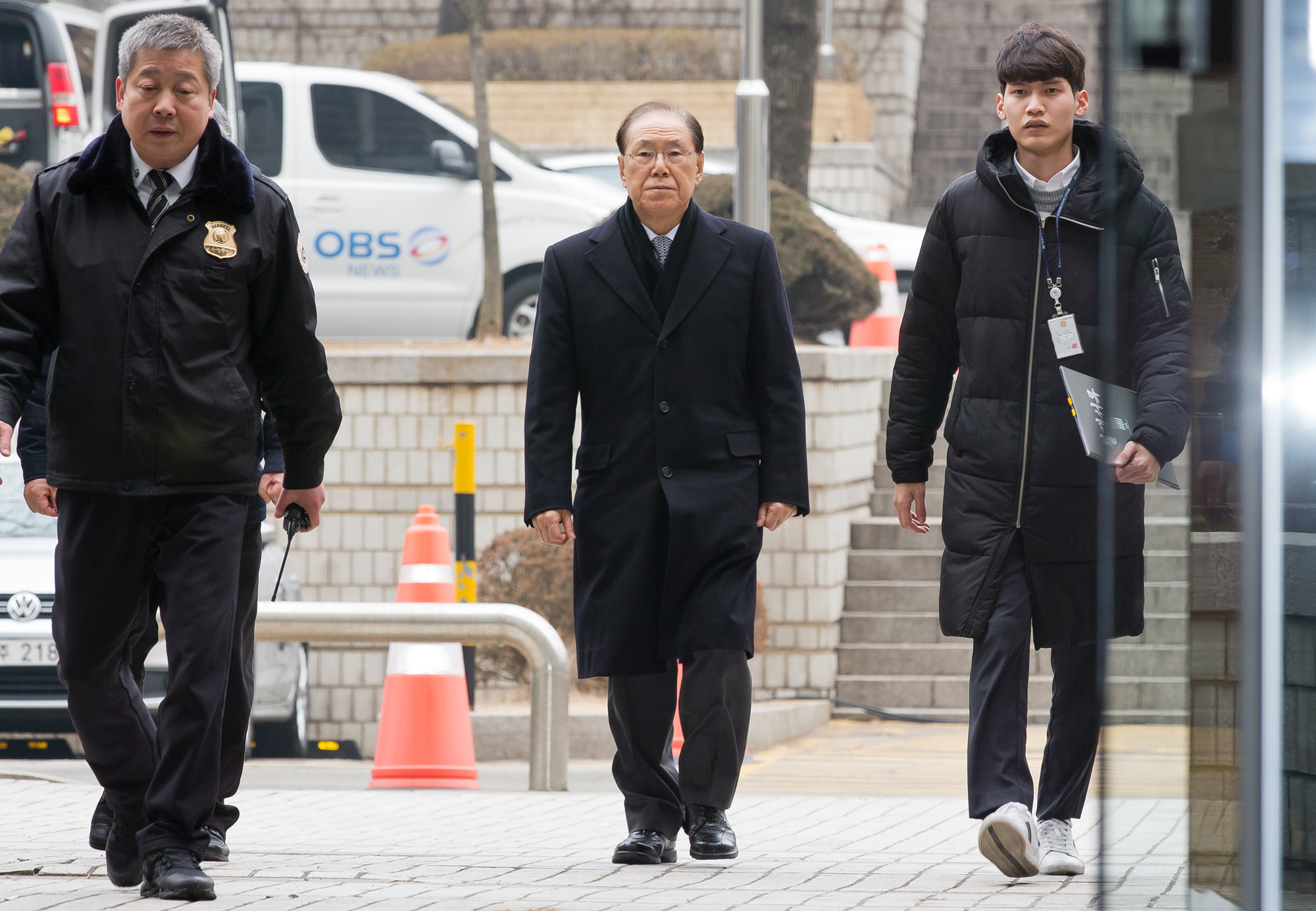정치;정부;이명박정부;국가정보원;국정원불법자금수수;뇌물수수;김백준총무기획관;김진모민정2비서관;청와대;영장실질심사;MB정부