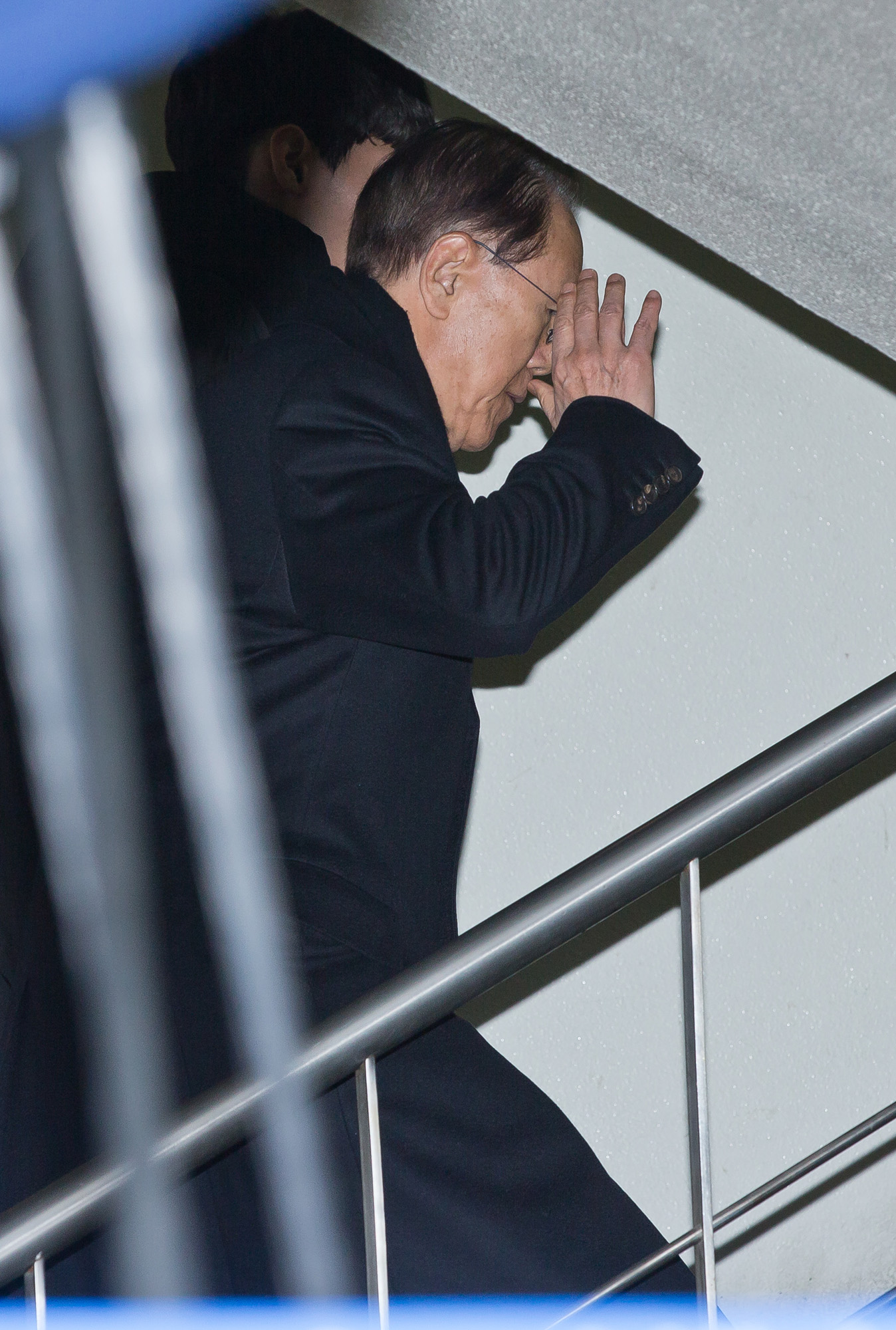 정치;정부;이명박정부;국가정보원;국정원불법자금수수;뇌물수수;김백준총무기획관;김진모민정2비서관;청와대;영장실질심사;MB정부