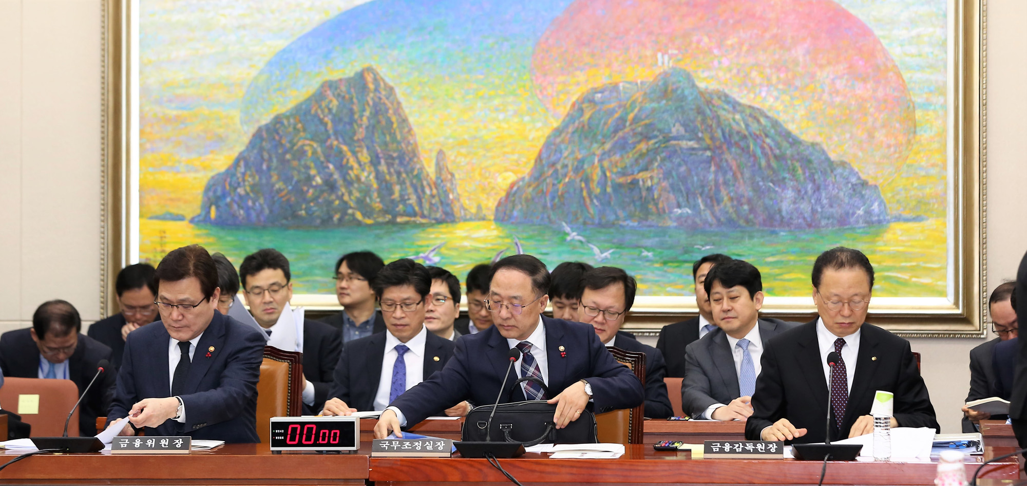 정치;국회;가상화폐;금융위원장;정무위원회;국무조정실장;금융감독원장.