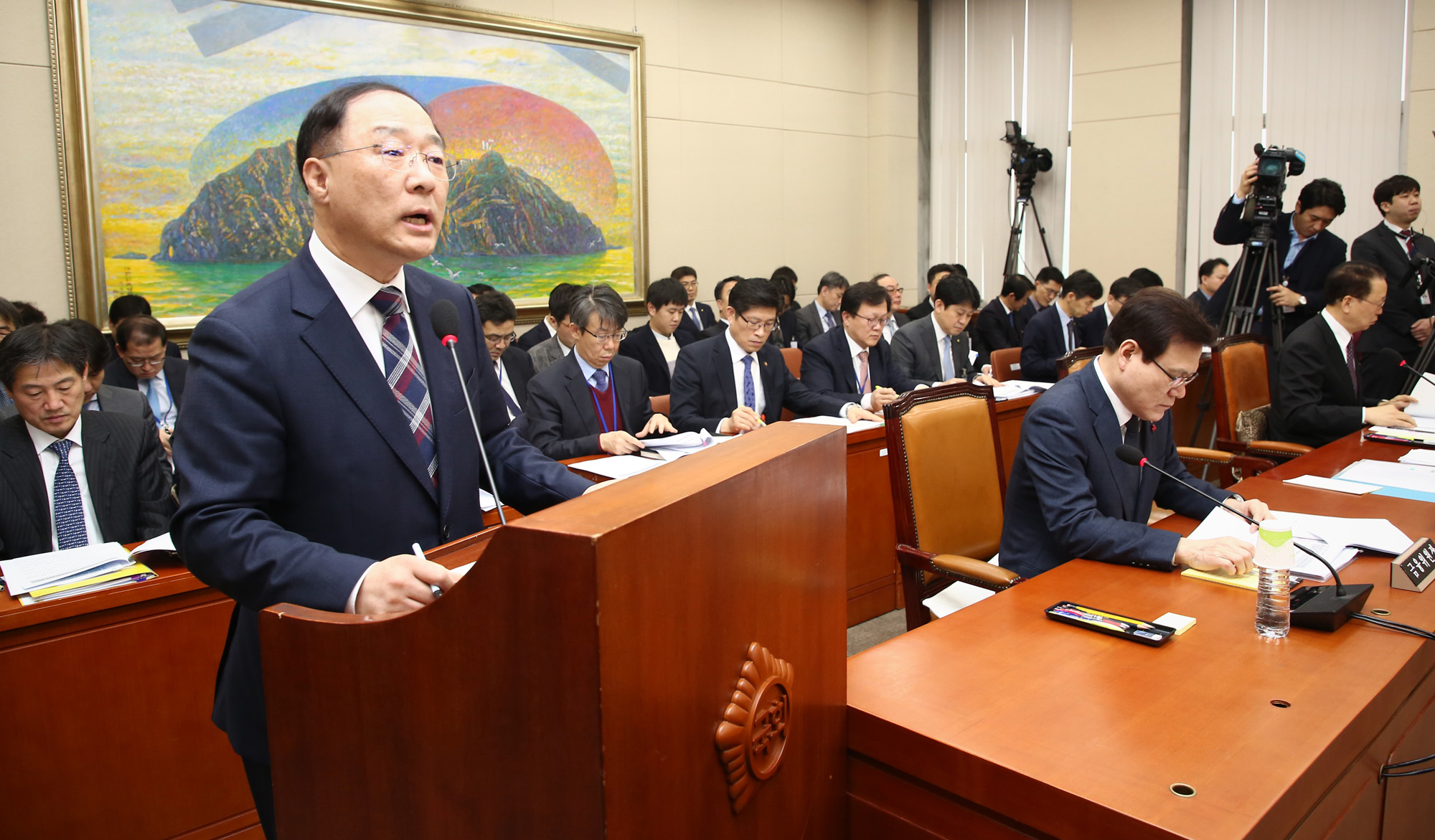 정치;국회;가상화폐;금융위원장;정무위원회;국무조정실장;금융감독원장.